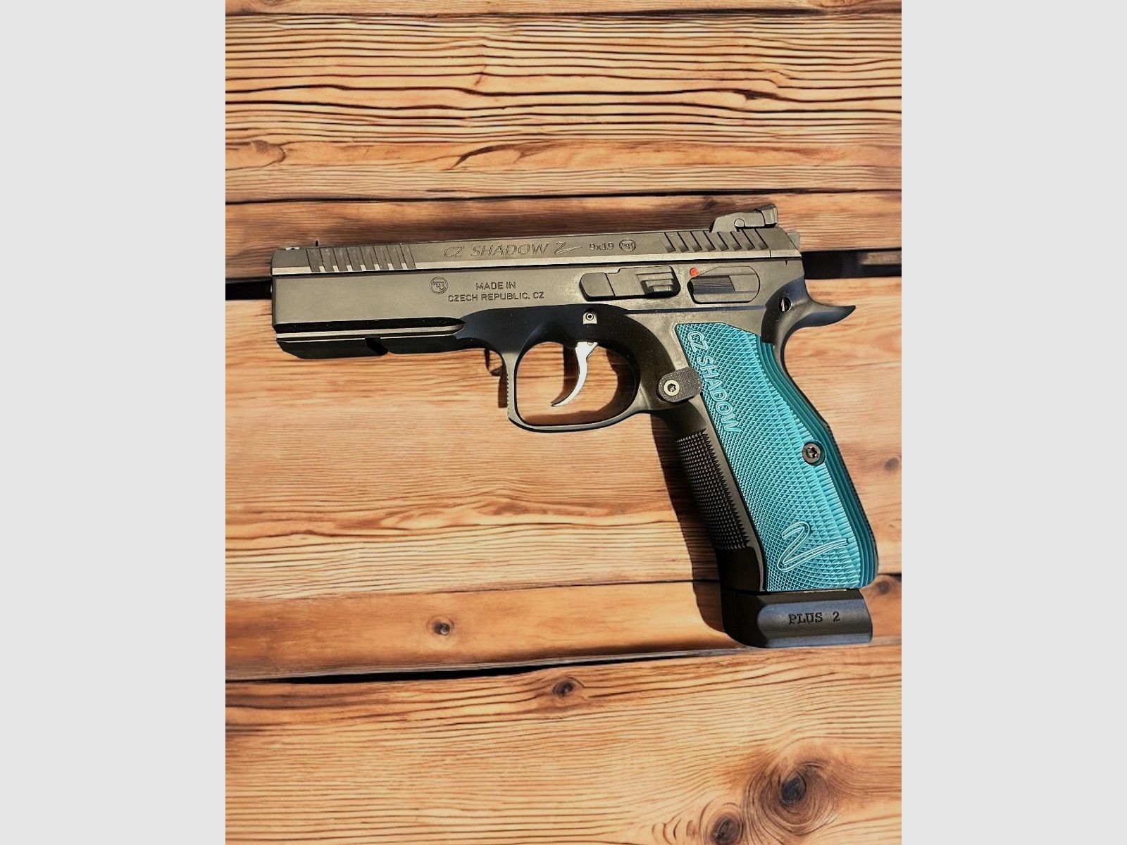 <CZ Shadow 2 z czarnym pierścieniem lufy>