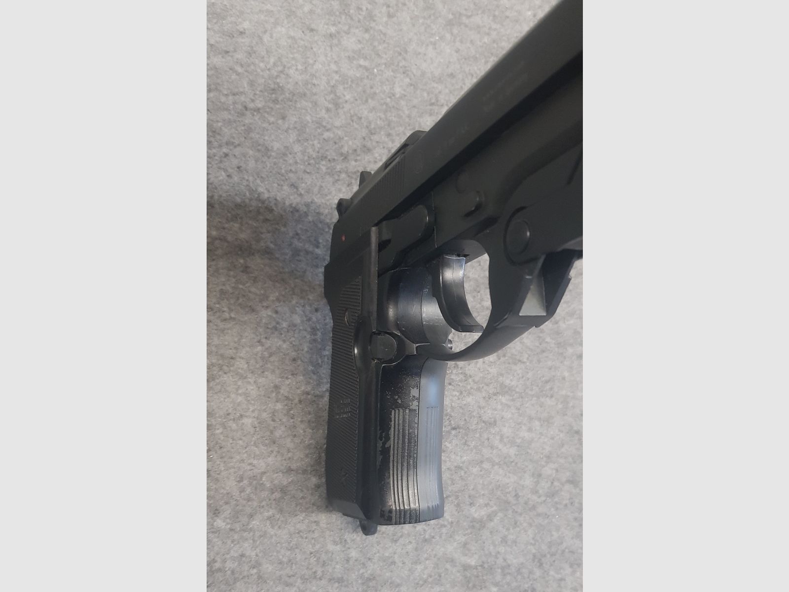 Sehr seltene SRS Schreckschuss Pistole  Reck Miami Mod. 93F 9mm PAK PTB 908 mit Frontgriff und langes Magazin 93 92 F