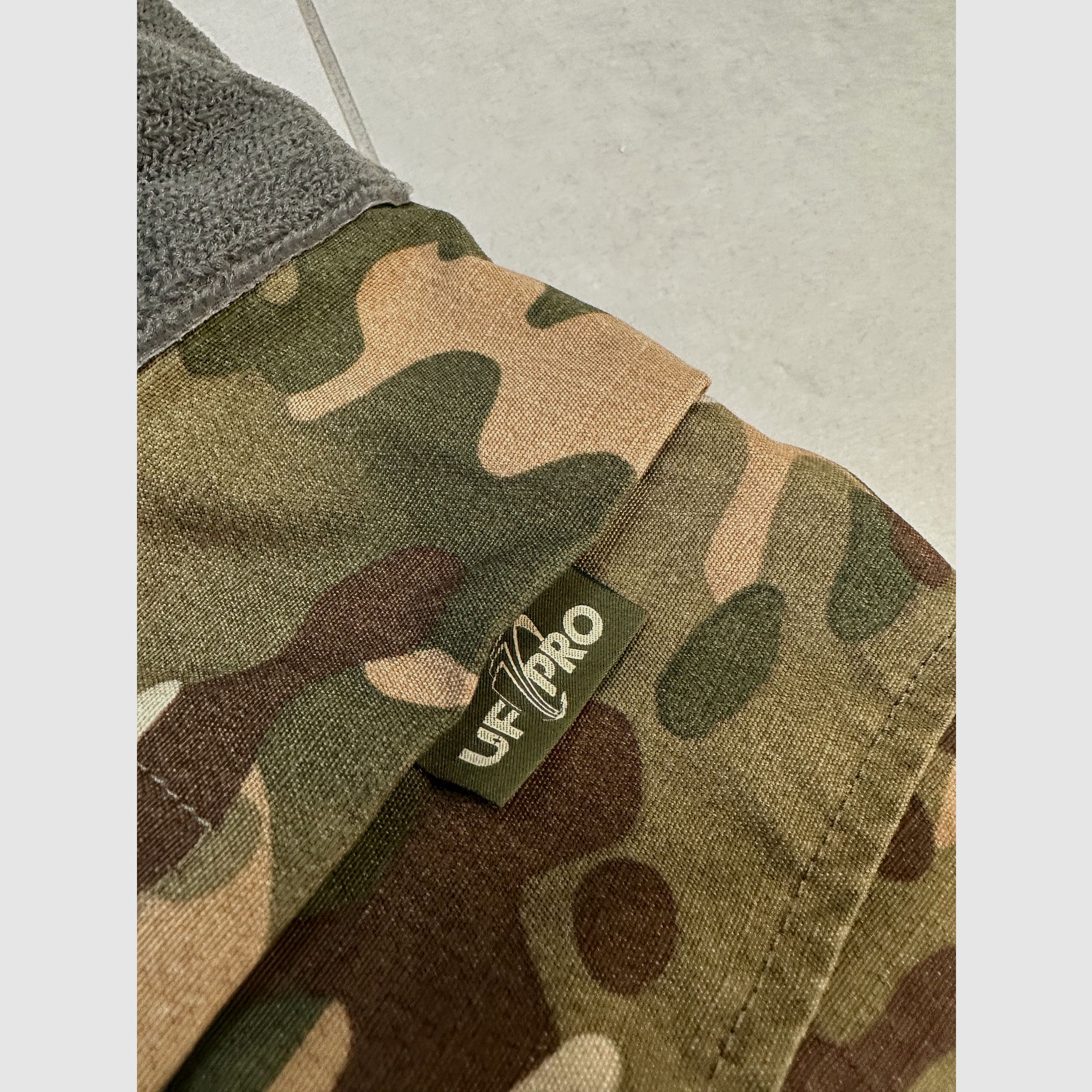 UF Pro Combat Shirt, besonderes Camo, Größe L Tiefstpreis
