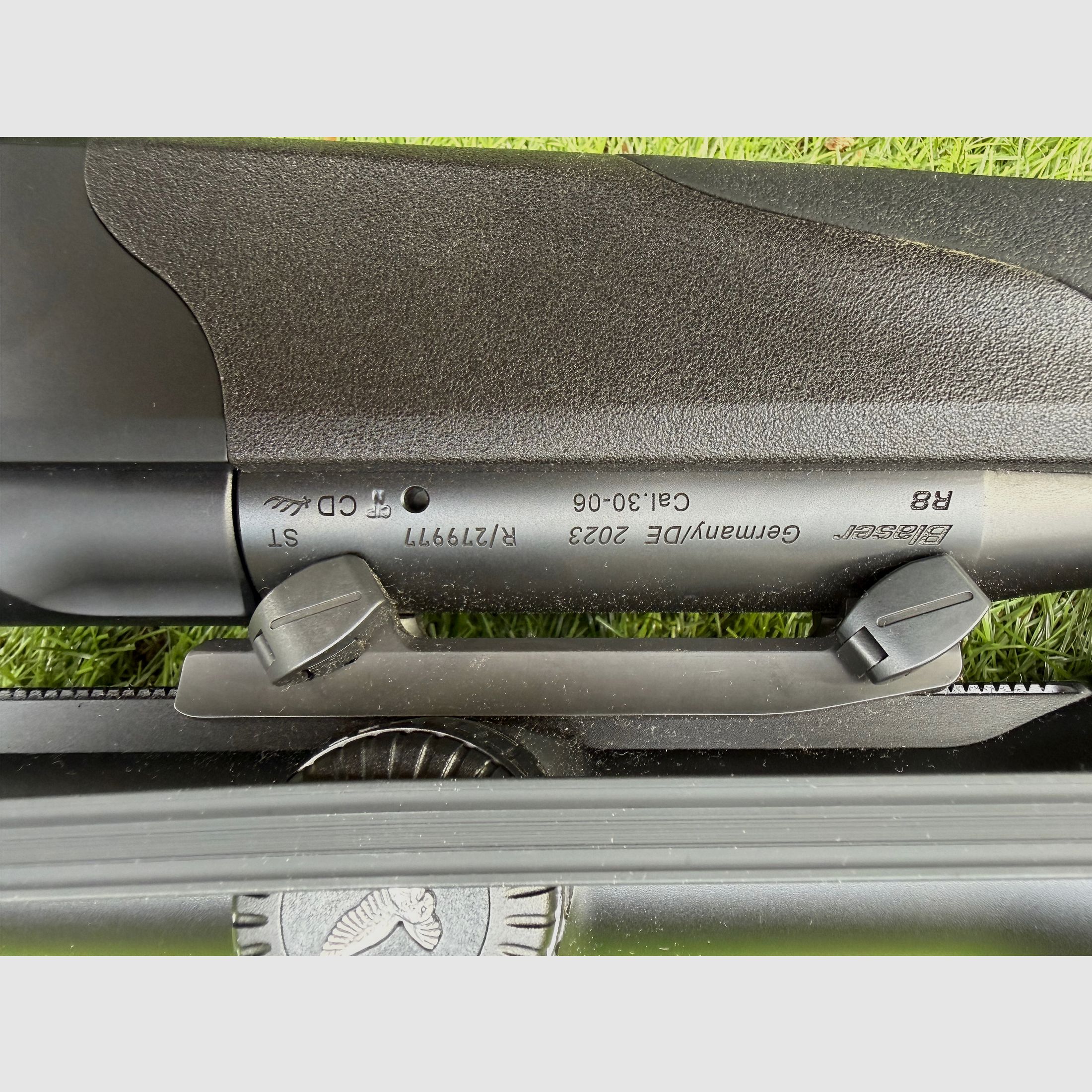 Blaser R8 Ultimate 52cm Lauf .30-06 Springfield mit Swarovski Z8i 2,3-18x56 P SR und Blaser Sattelmontage