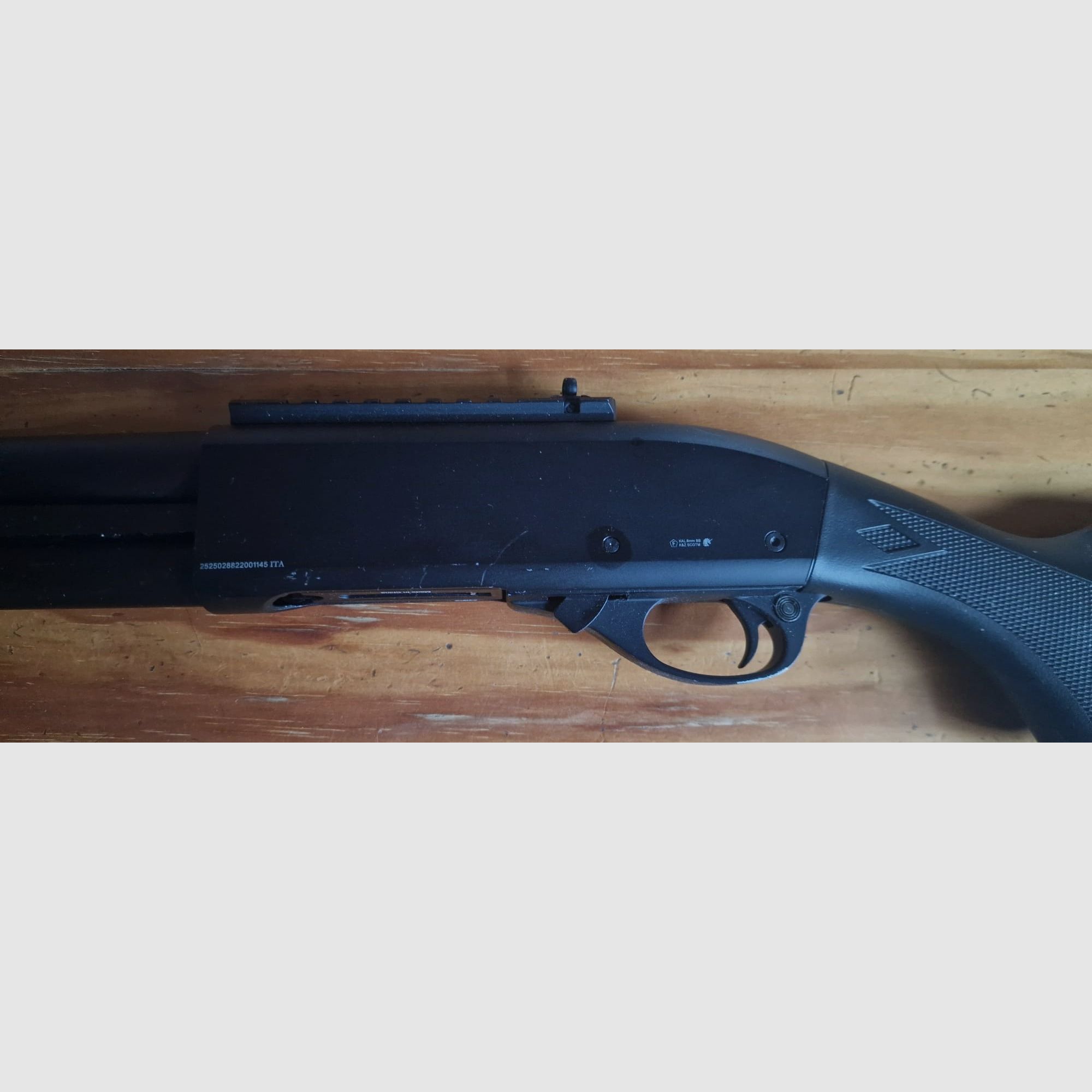 Golden Eagle M8872 Vollmetall Pump Action Gas Shotgun 6mm BB schwarz