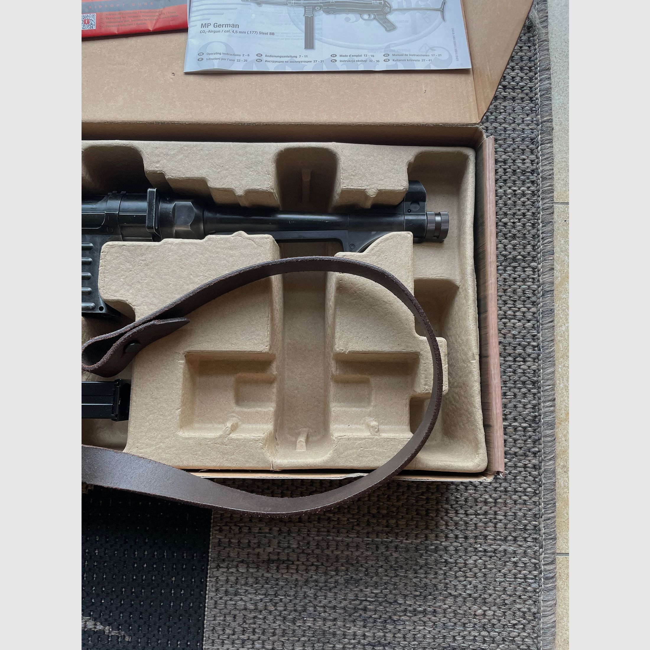 Umarex Legends MP40 Edición Legado Alemán - 4,5 mm Stahl BB Co2 (P18)