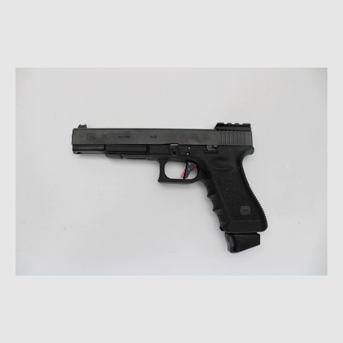 Pistole Glock 17L mit 7 Magazinen und Holster Timney Abzug 9mmLuger