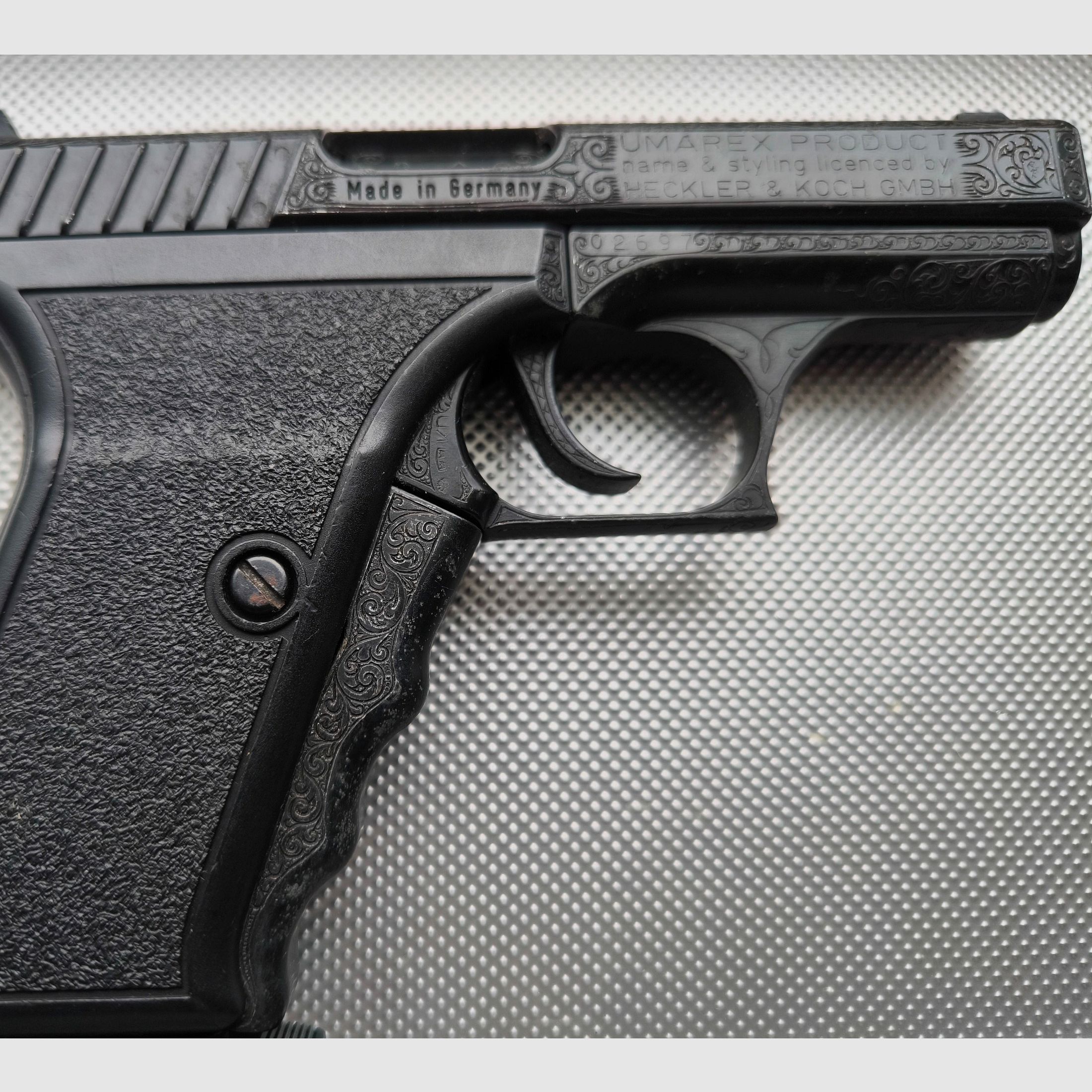 ⚠️ Attention collectors - display piece - absolute rarity - Heckler & Koch SP9 with factory engraving, a true rarity from the 1990s - visually & functionally in impeccable top condition!! Absolutely as new & only fired once for testing!! PTB - 541