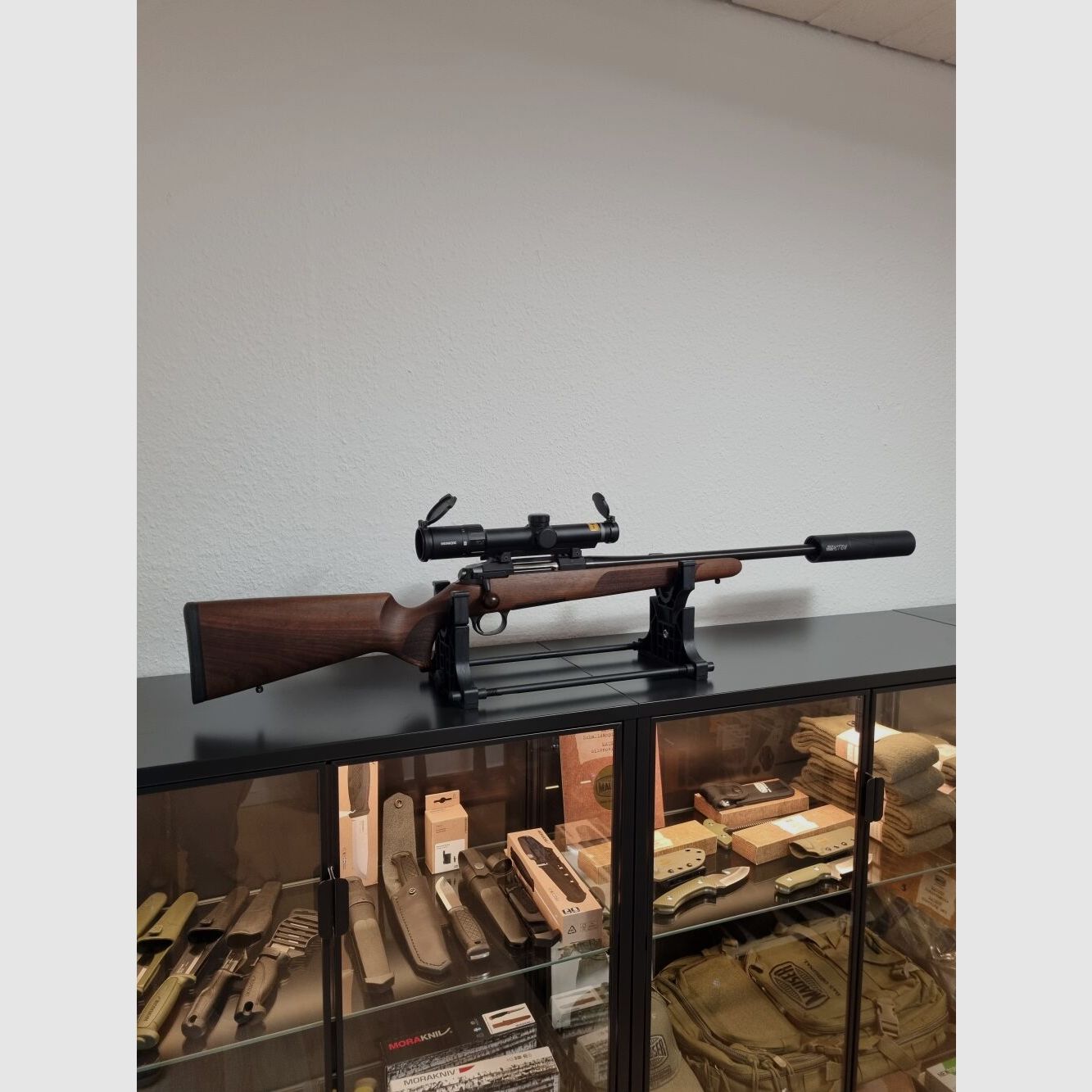 Steel Action HS .308 , Montage , Schalldämpfer, Minox 1-5x24 S, Holzschaft