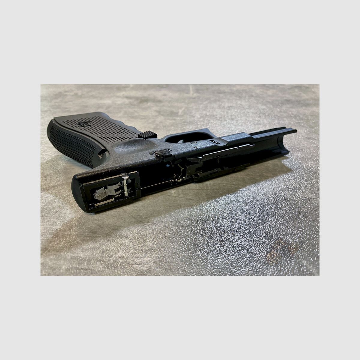 Glock 17 Gen4 Slitta in Metallo CO2-BB Nera - KWC