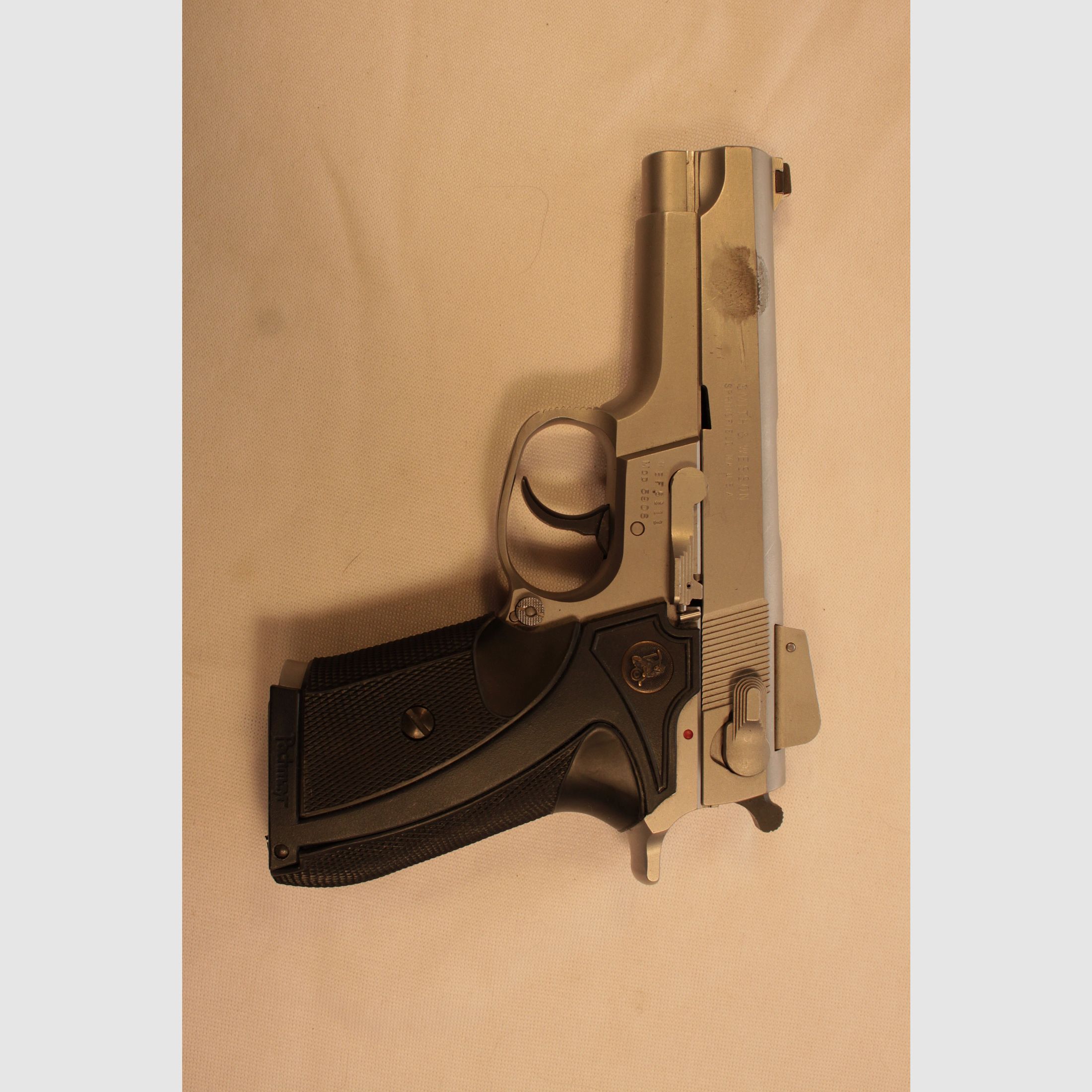 S&W Modell 5906.