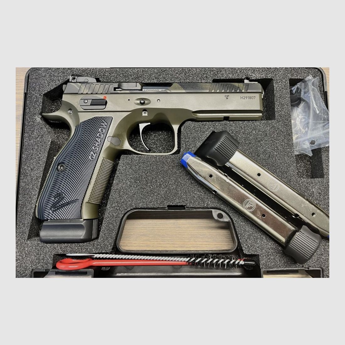 CZ Uhersky Brod Shadow 2 - MODELO ESPECIAL - Camo / Oliva