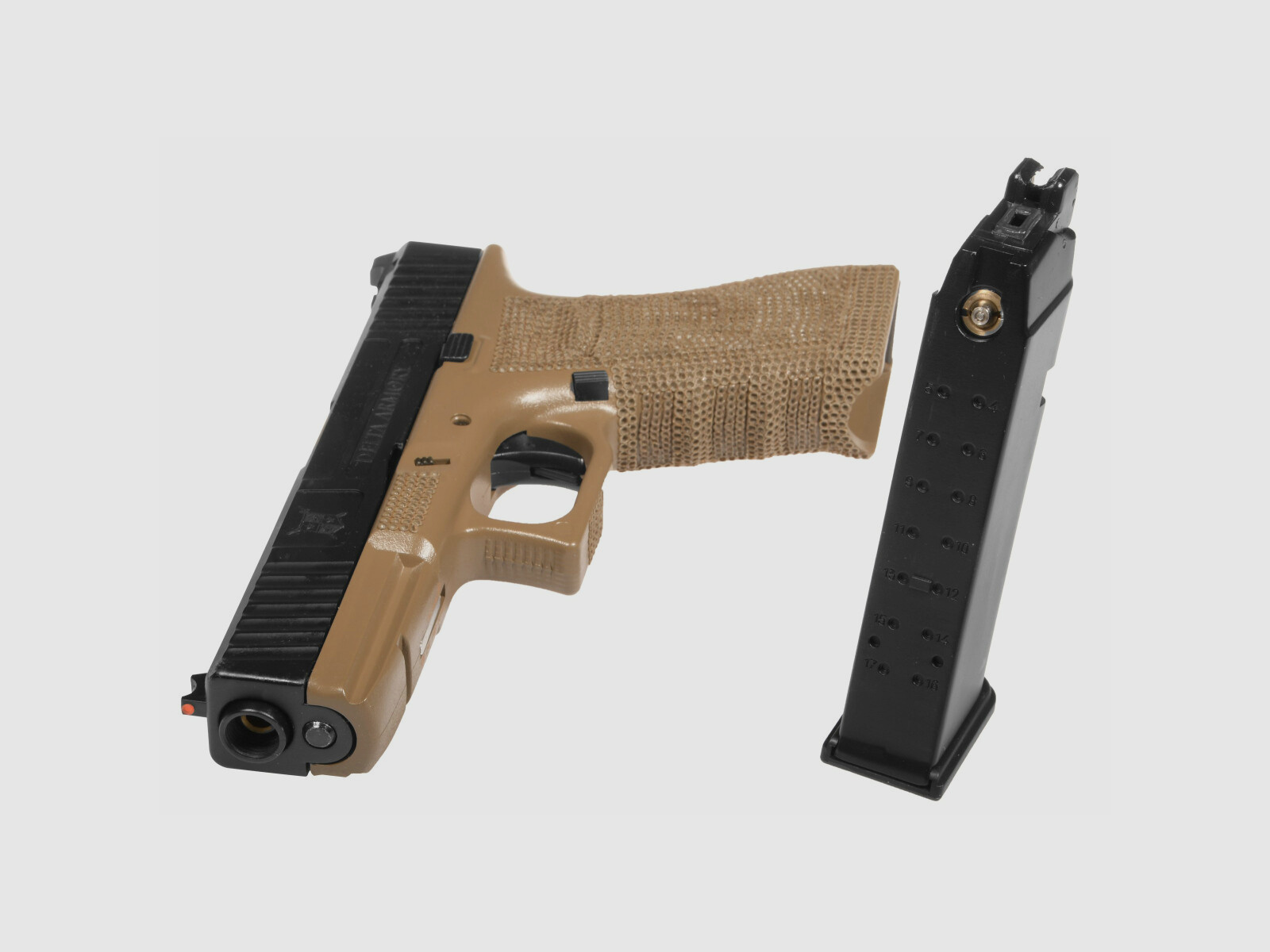 P04 GBB Airsoft Pistole in Tan | Delta Armory