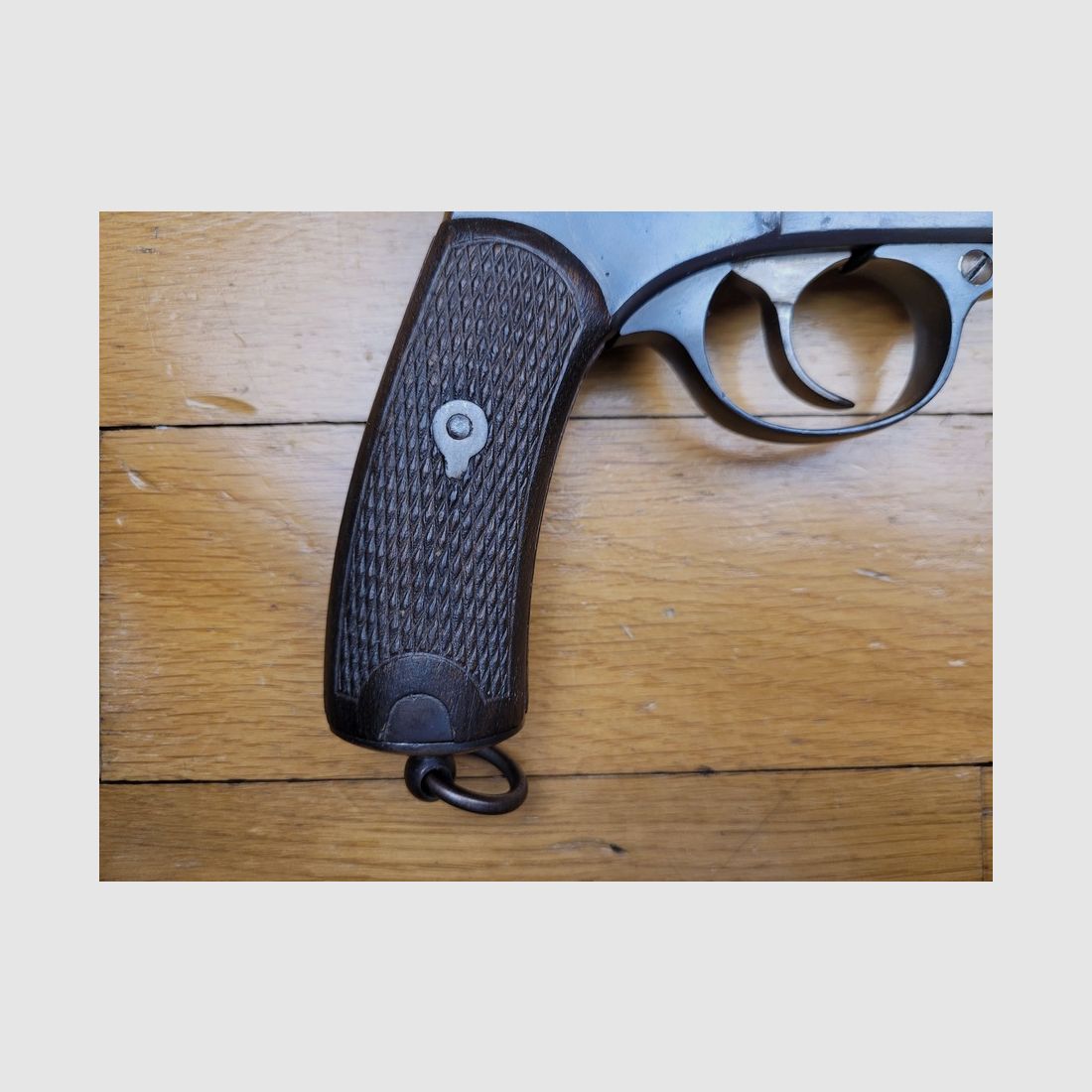 Sehr schöner ziviler Revolver Modell 1892 – Kaliber 8mm 92 – zivile Konstruktion aus Saint Etienne – Herstellung „BD“ – Einzelnummer – Kategorie D – Zustand ausgezeichnet, Bild 2 von 20