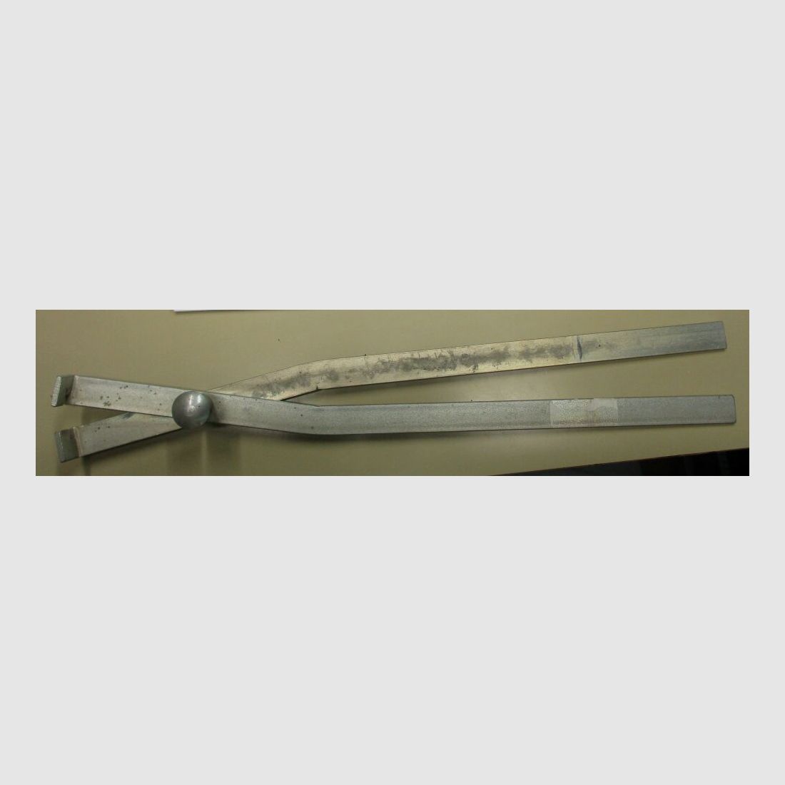 Pinza de sujeción para trampas CONIBEAR