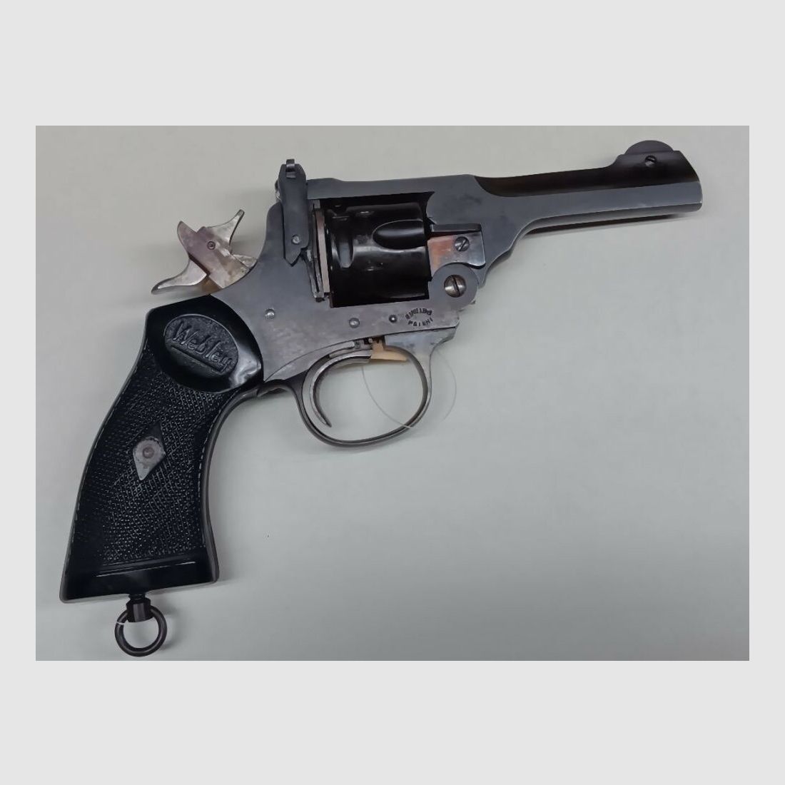 Webley & Scott revolver a tamburo