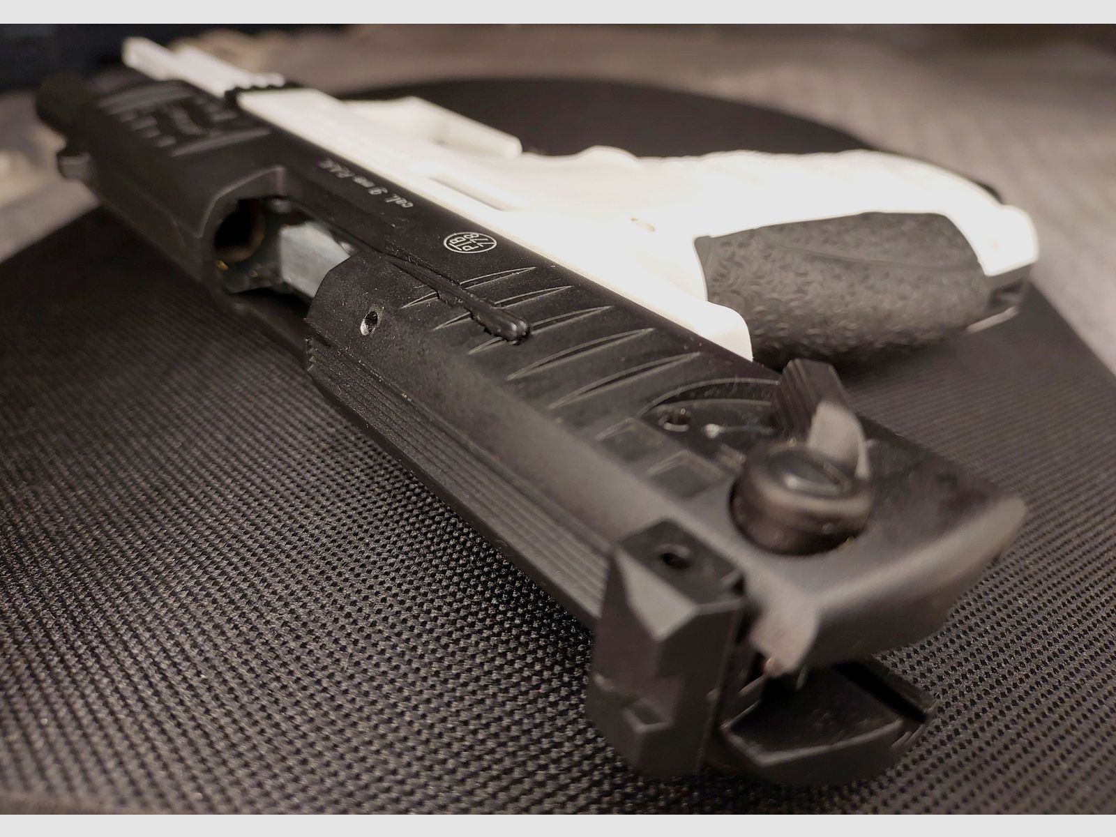 Pistola de fogueo Walther P22Q 9mm P.A.K. modelo especial CHESS (PTB 778) con 2 cargadores - como nueva! [P 22 q]