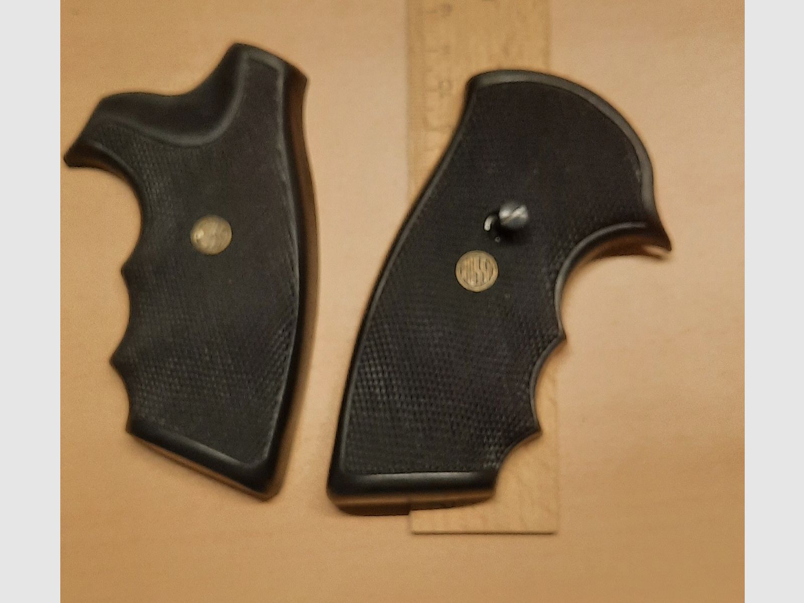 Rossi Revolver Griffschalen Gummi  von Rossi Pachmayr / Taurus, Bild 2 von 3