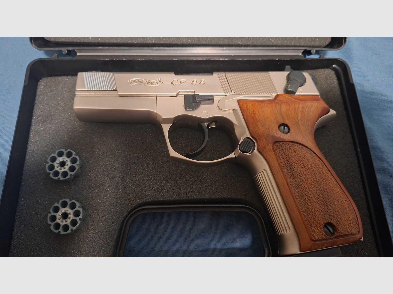 Walther CP88 pistola nichelata con impugnatura in legno