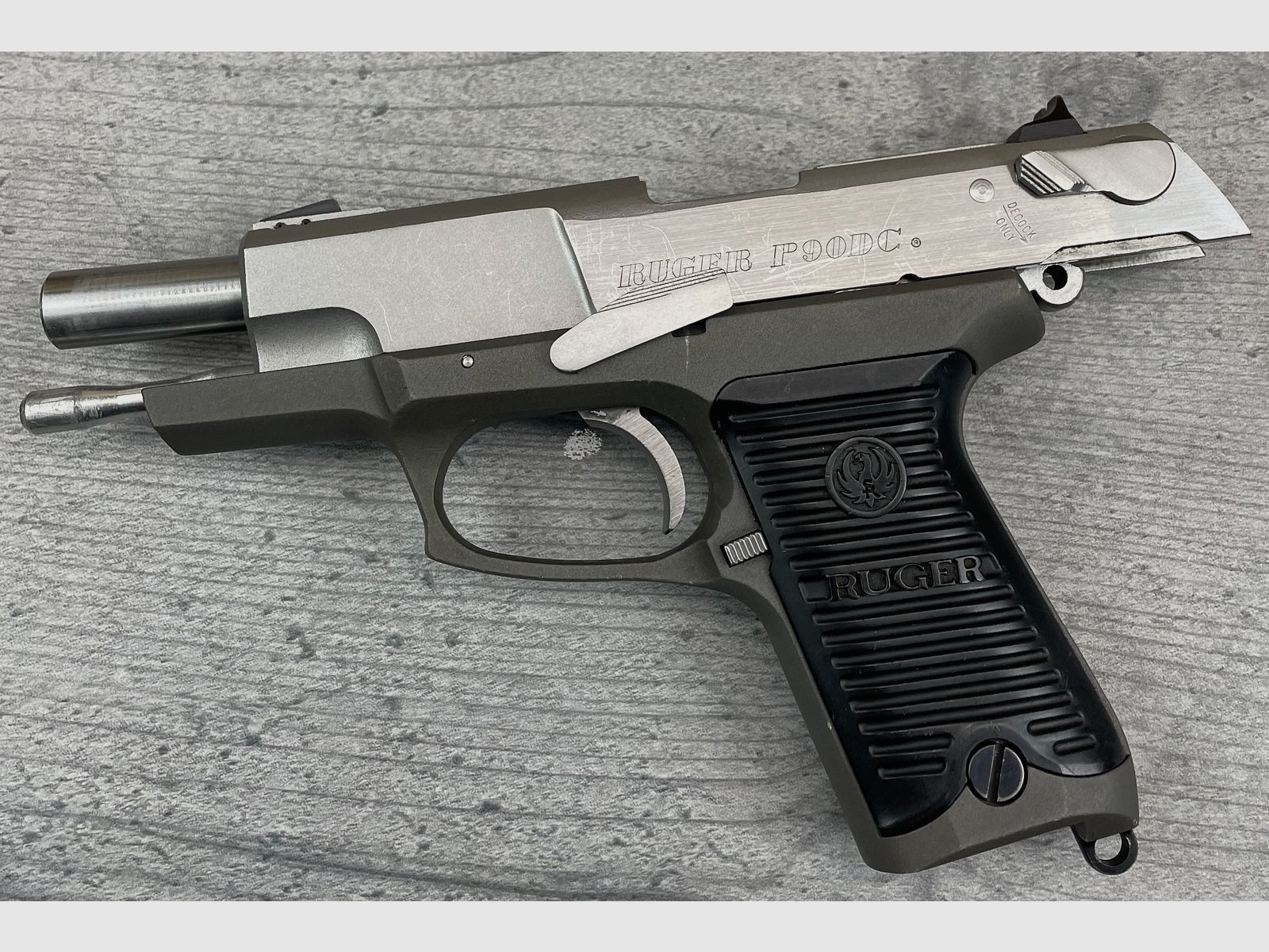 Ruger P90 DC Kal.: .45 ACP halbautomatische Pistole