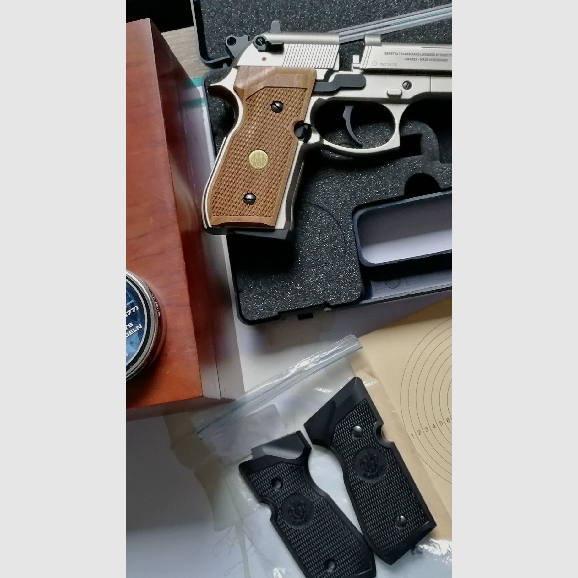 Beretta Mod. 92 FS air pistol nickel-plated with double Kst grips / like new + accessories