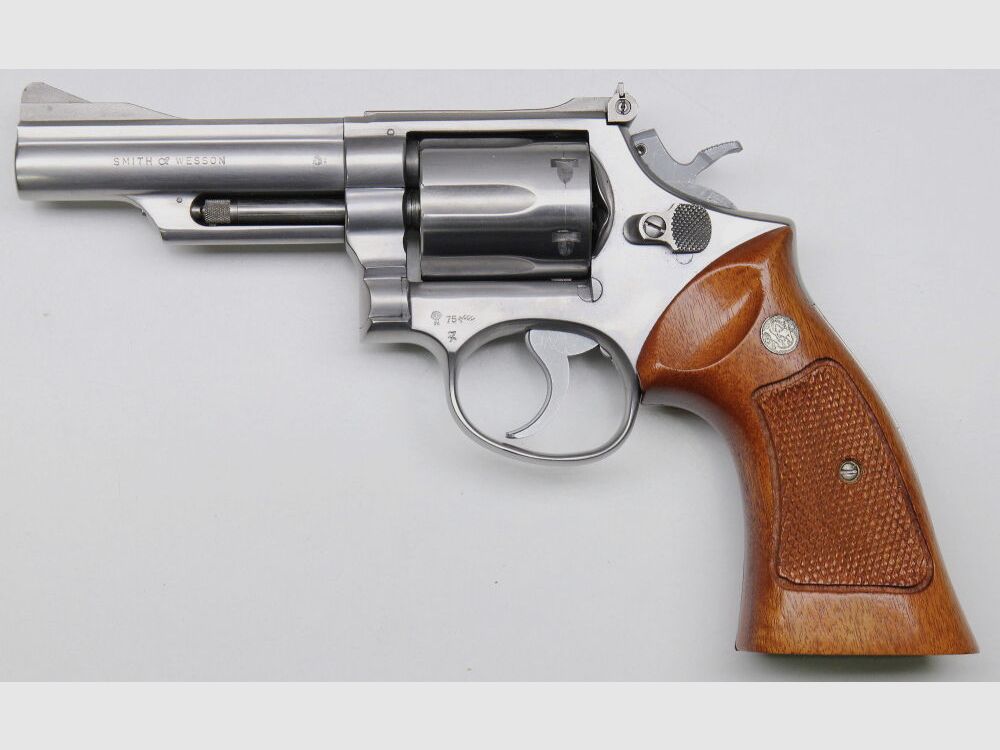 Smith & Wesson	 66 Edelstahl