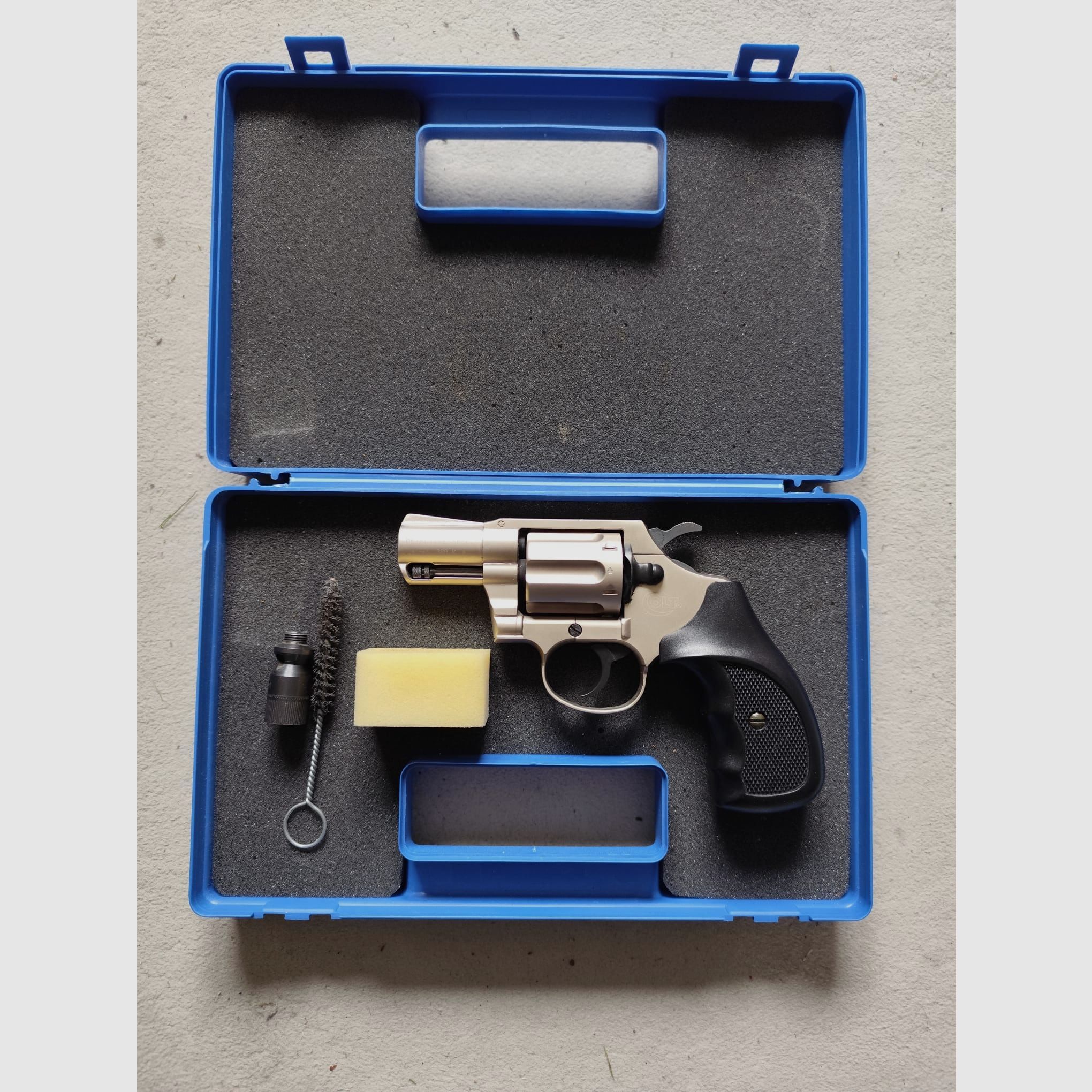  Colt Detecive Special vernickelt, Schreckschuss 9mm, mit schwarzen Combat Kunststoffgriffschalen