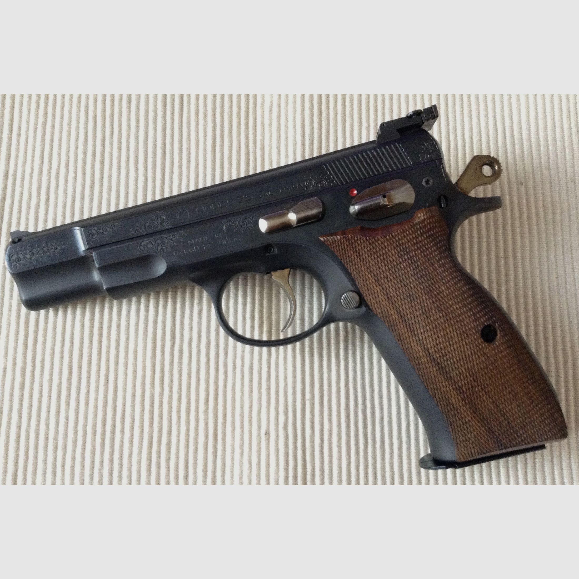 Ha. Pistole Brünner CZ-75 Luxus, Kal. 9mmLuger, aus Sammlung