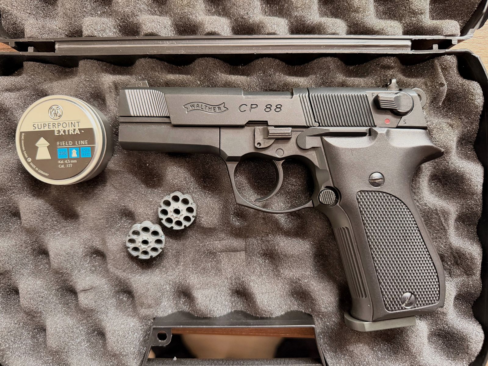 Walther CP88 CO₂ Pistool 4,5 mm Diabolo + Koffer + Diabolos