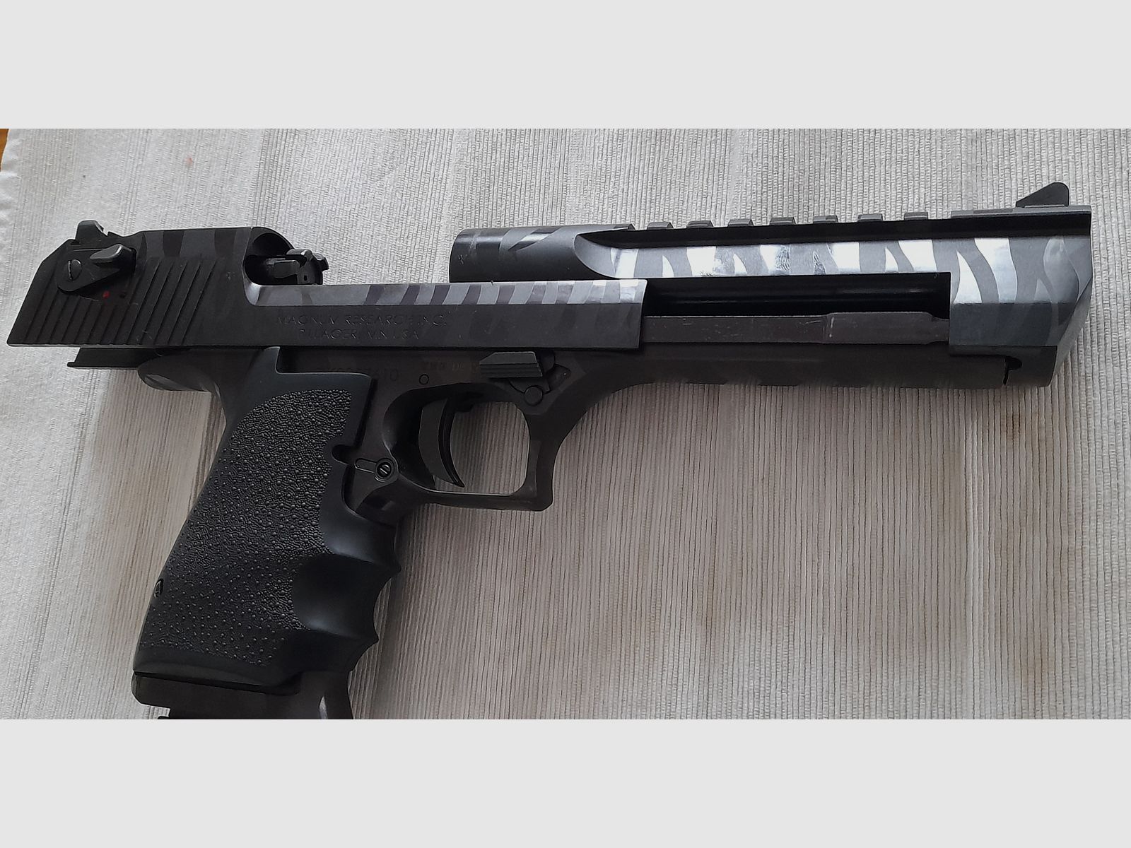 DESERT EAGLE 