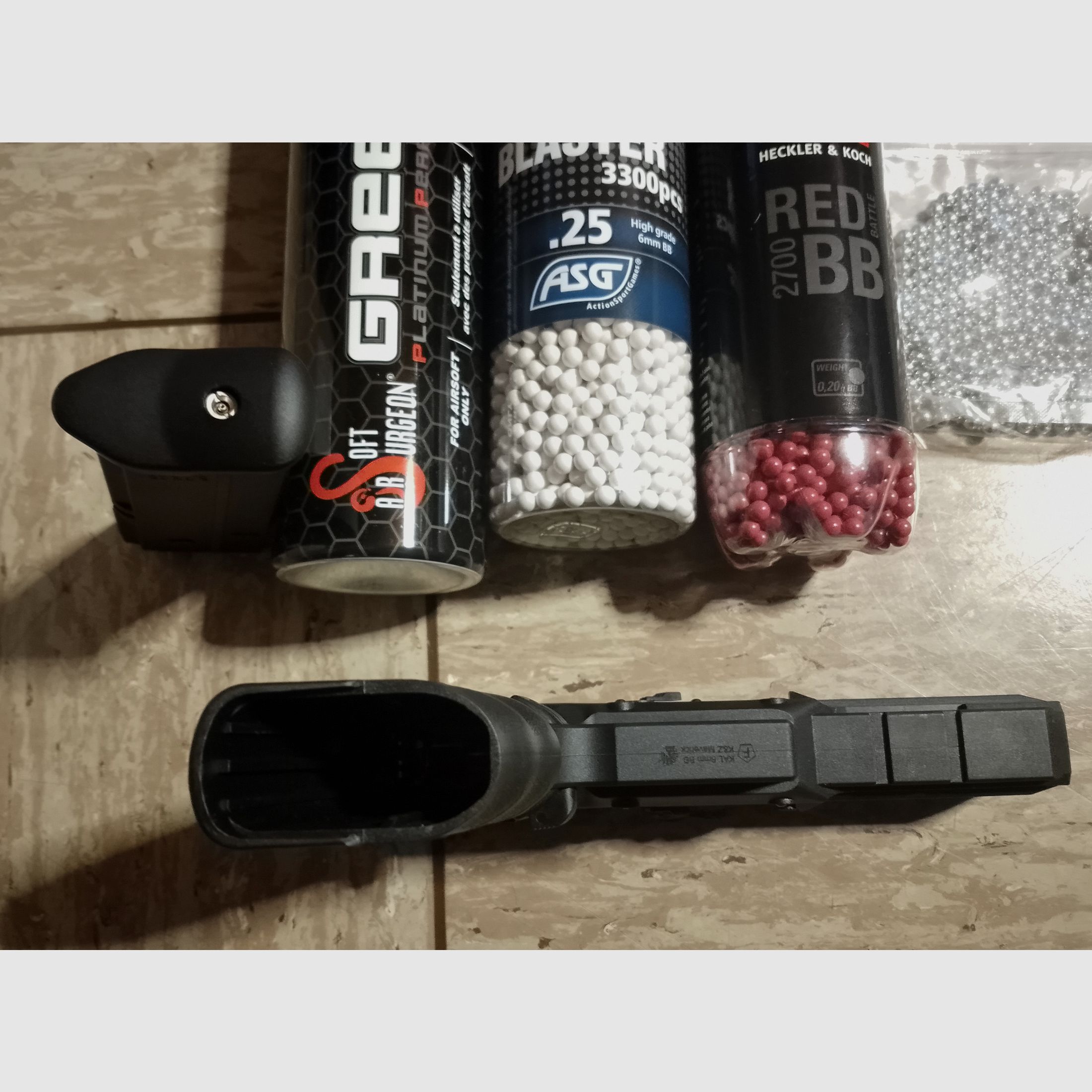 Kli Maverick GBB Gas Blow Back Airsoft Pistole mit Zubehör Greengas + Stahl + 0,20g H&K + ASG  BB's Set 