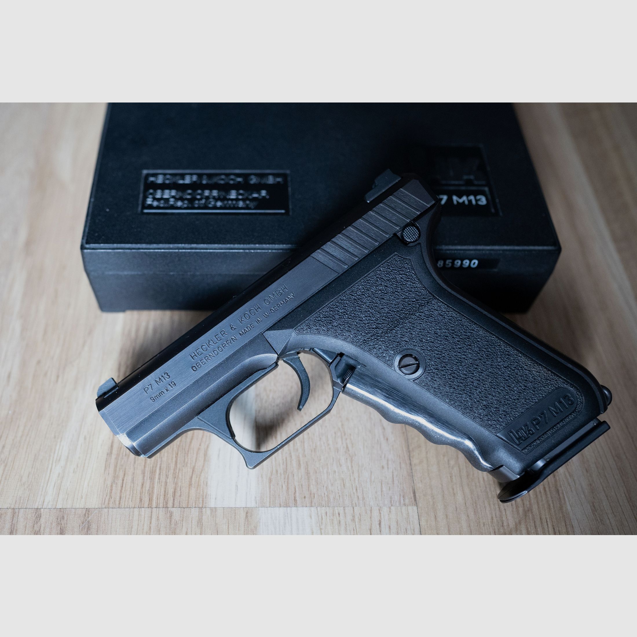 Heckler & Koch Pistole HK P7 M13 9x19mm Original mit Karl Nill Holz Griffschalen und Zubehör
