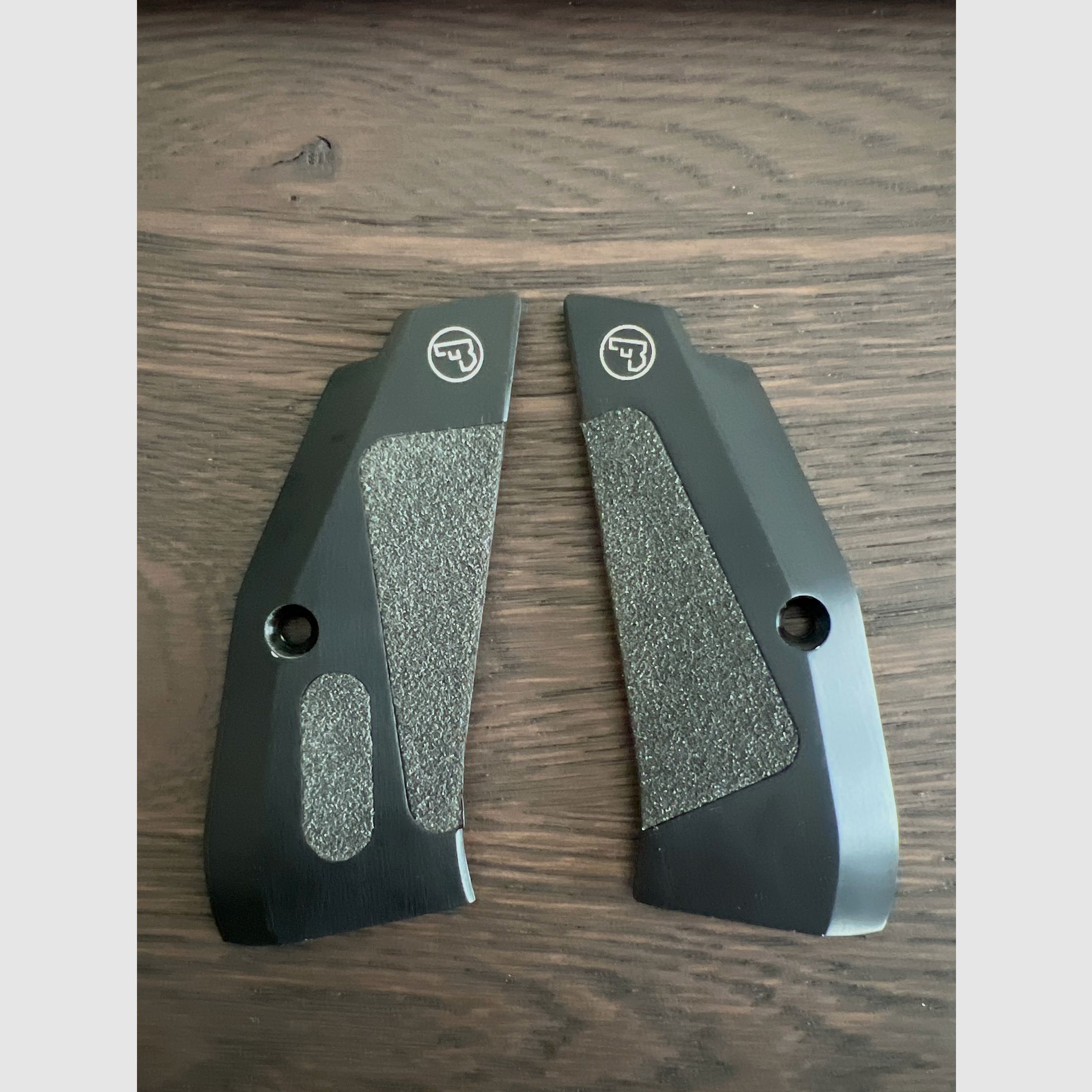 Original CZ Alu Griffschalen schwarz, lange Version für CZ 75B & SP-01, CZ TS 2, CZ Shadow 2