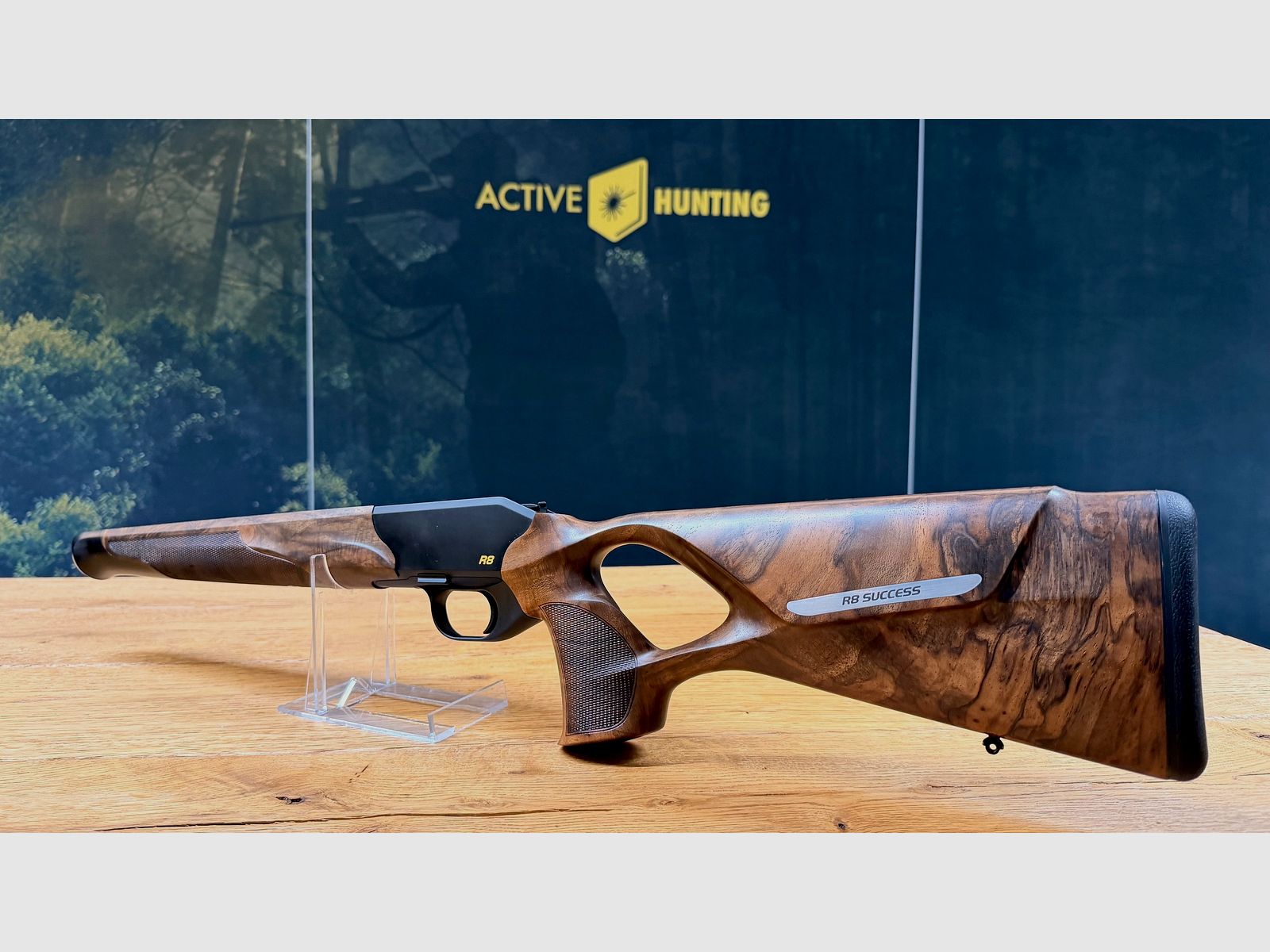 Blaser R8 Success Schäftung / Holzklasse 4 / R8 Logo in Gelb / top Holz absolute Gelegenheit