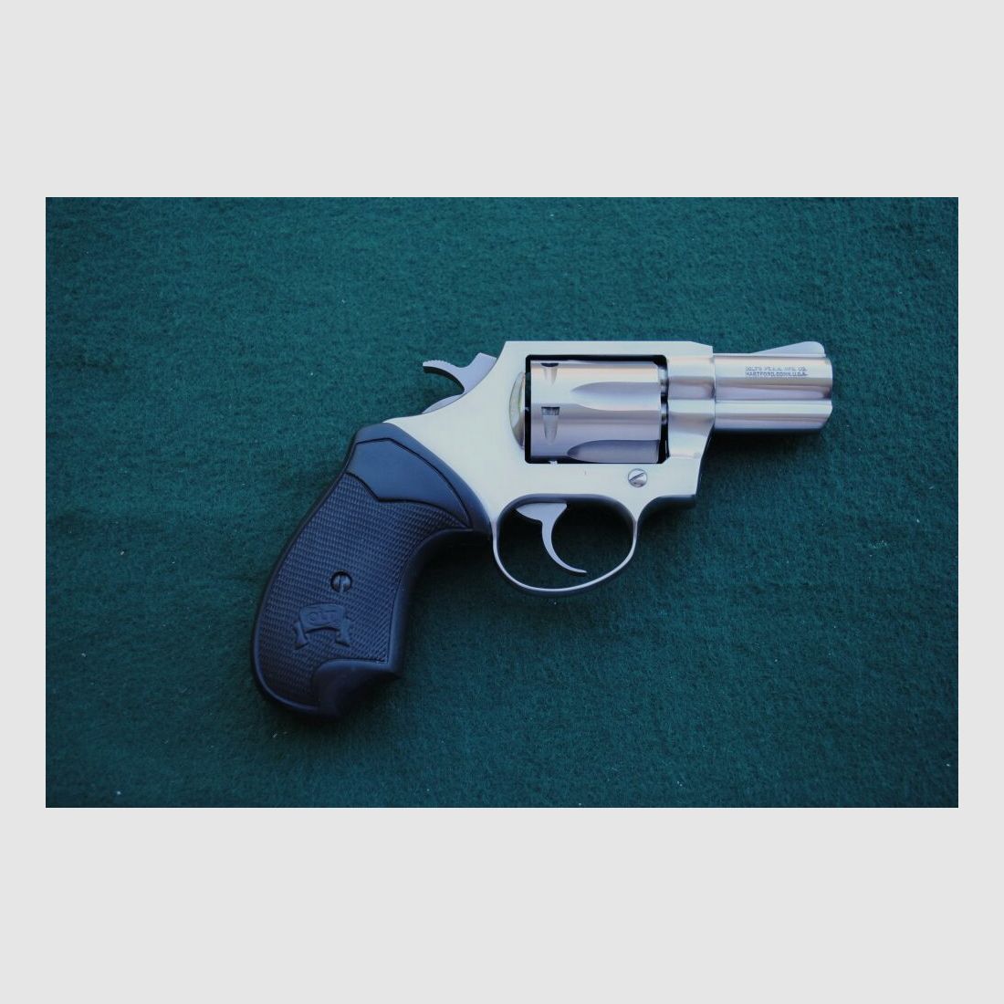 Colt Detective II, 2"LL, Acier inoxydable poli brillant, poignée en caoutchouc Colt
