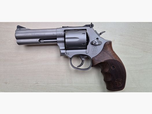 Smith & Wesson 686 