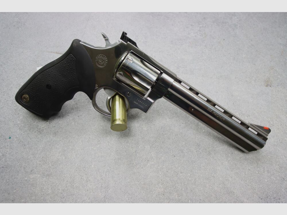 Taurus 689