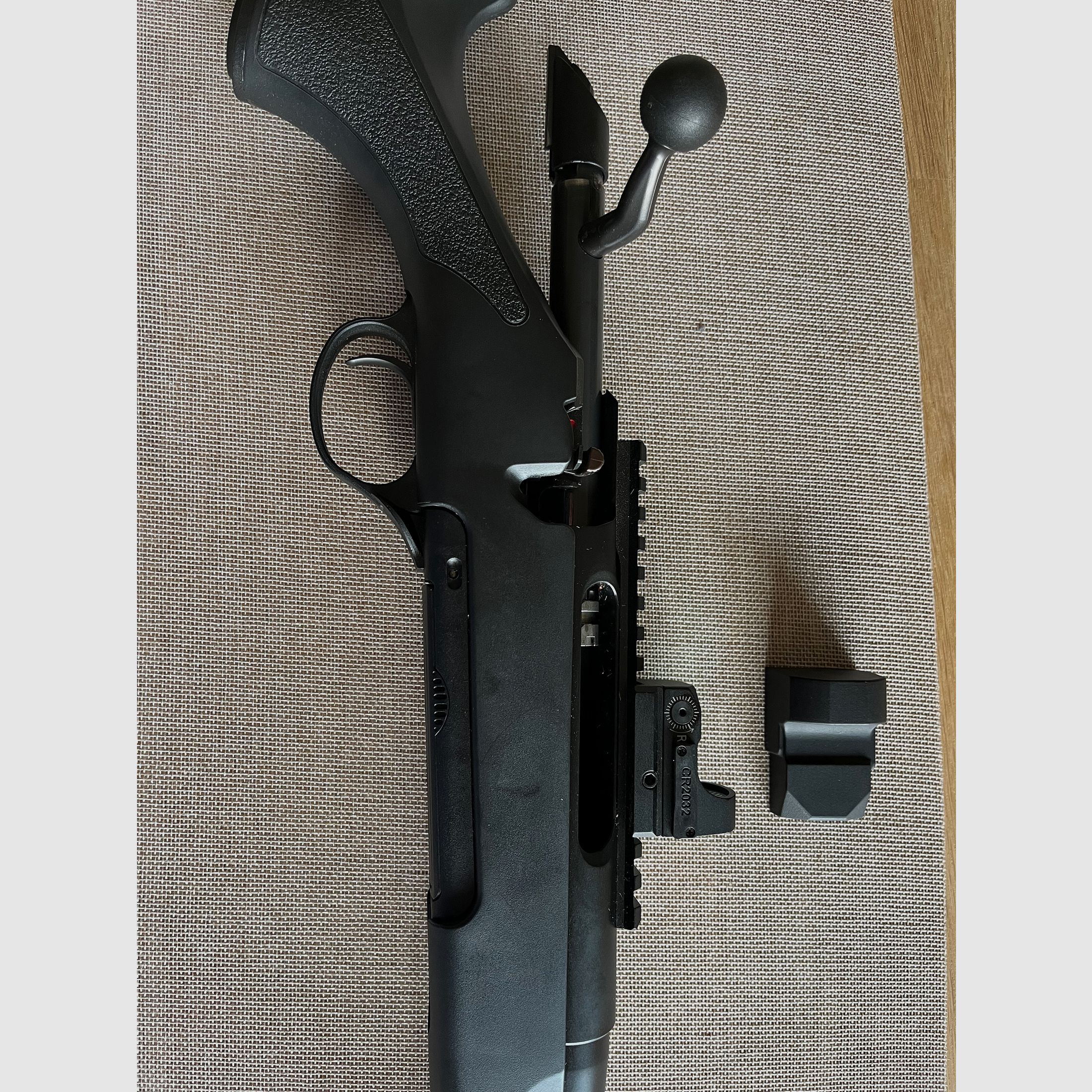Repetierer Haenel Jäger 10 mit Schalldämpfer und Leuchtabsehen