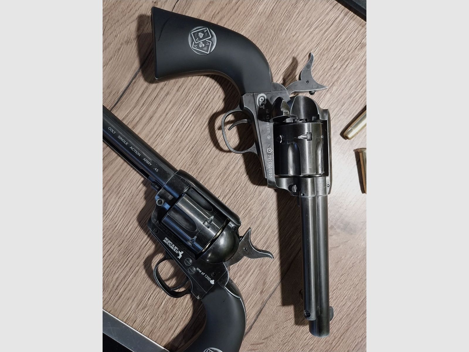 Colt Single Action Army® SAA Double Aces Duel Set - Co2-revolver kaliber 4,5 mm BB (P18) incl. 20 Co2 capsules en 1500 BB's 4,5mm