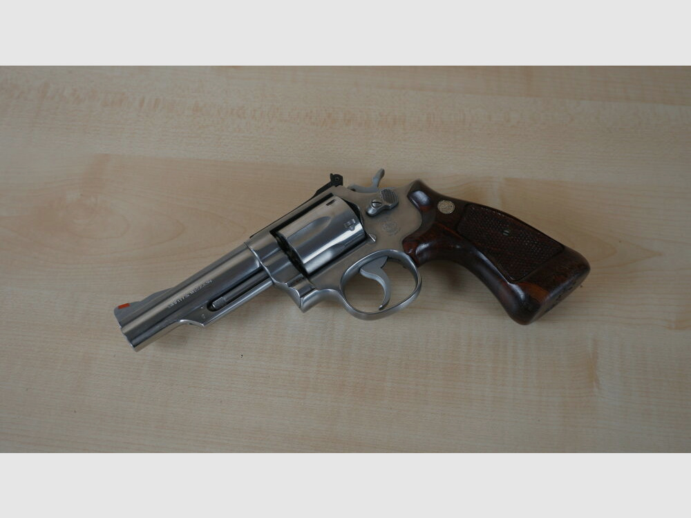 Smith & Wesson	 66 - 1