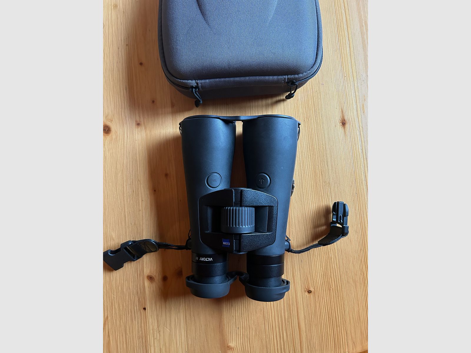 Zeiss Victory RF 10x54 Like New