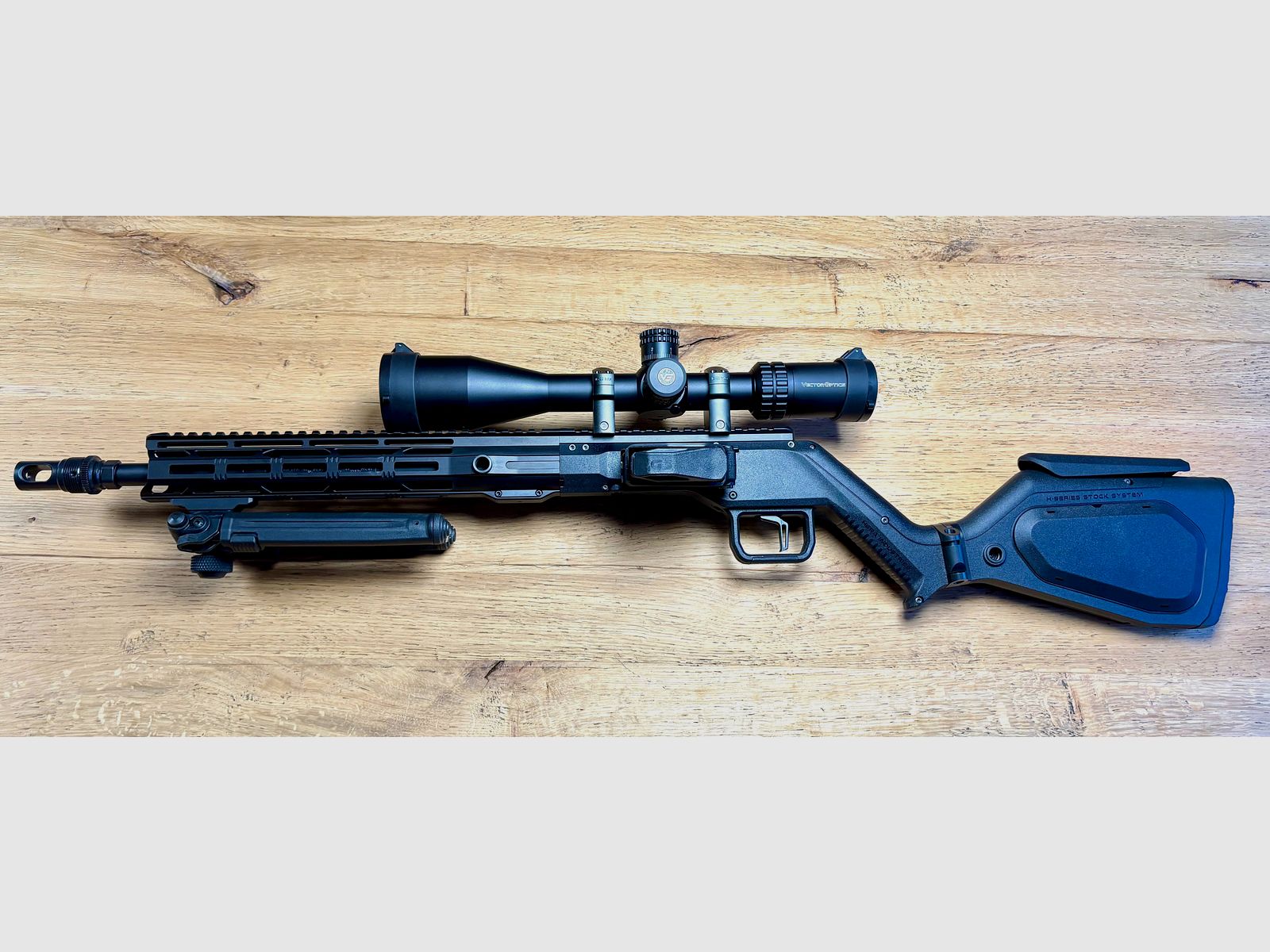 Repetierbüchse HERA H6K Kal. .223Rem mit Recknagel abzug und Klappschaft in Set mir swivel Zweibein, ZF  Orion Pro Max 6-24x50 MIL HD FFP und  Parforce Waffentasche 
