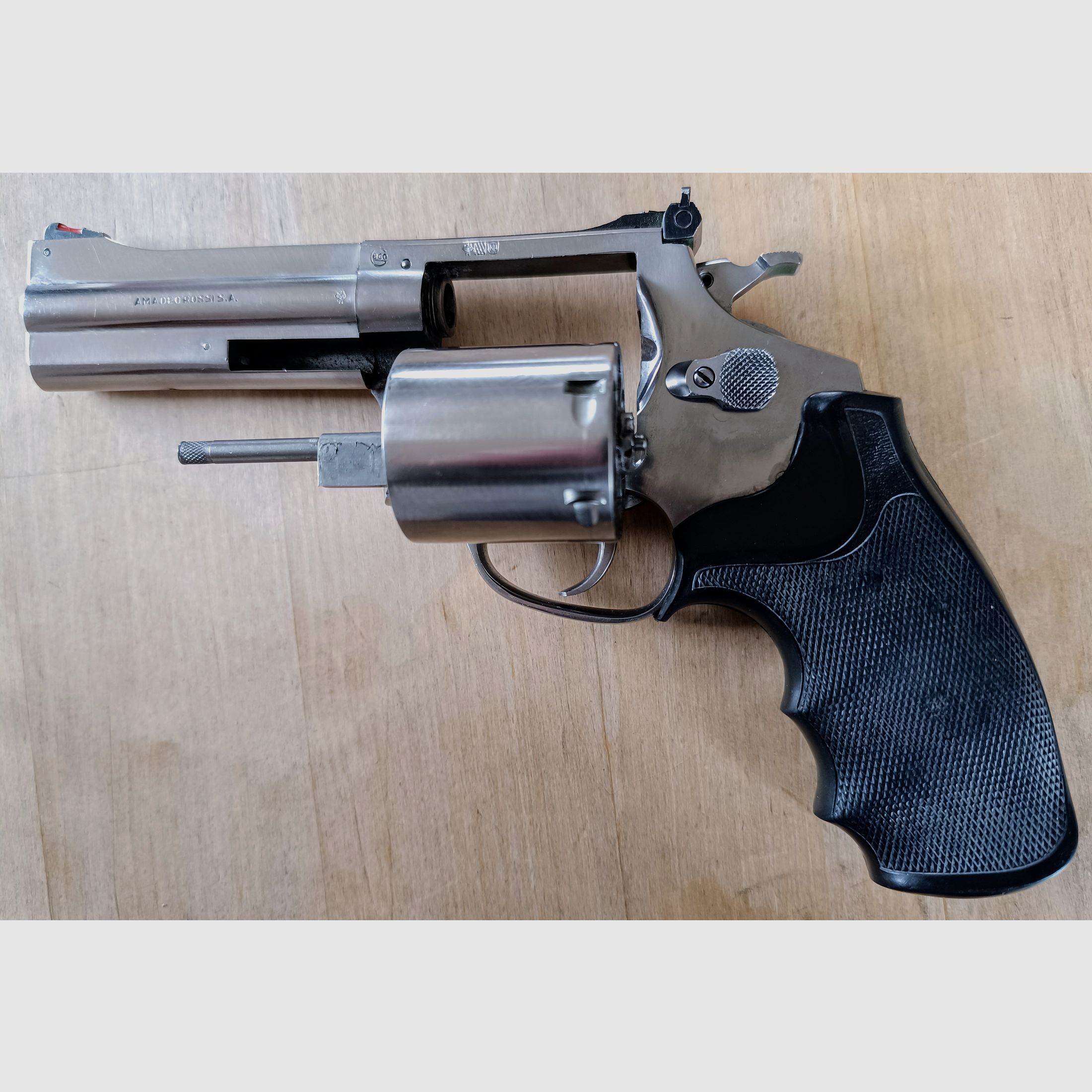 Revolver Marke Rossi Modell 711   .375Mag  4''  Stainlesssteel  Ausführung