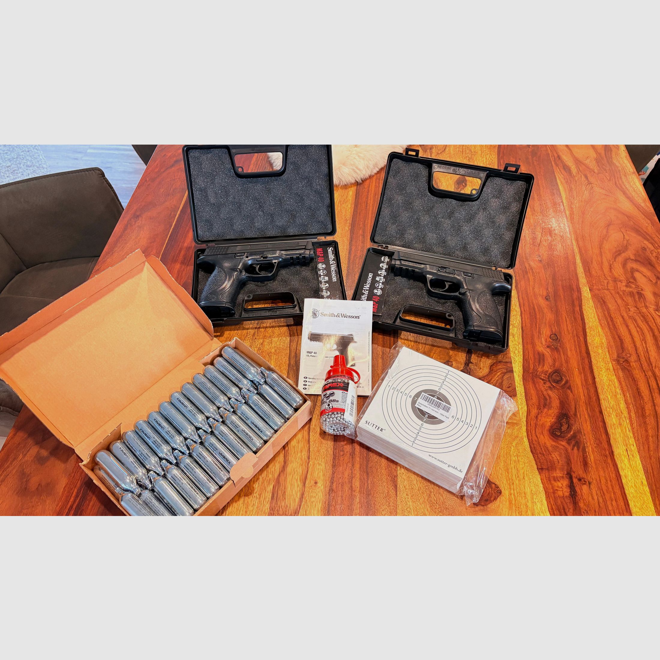 2x Umarex Smith & Wesson M&P 40 CO2 BB pistols – brand new, unused + accessory package