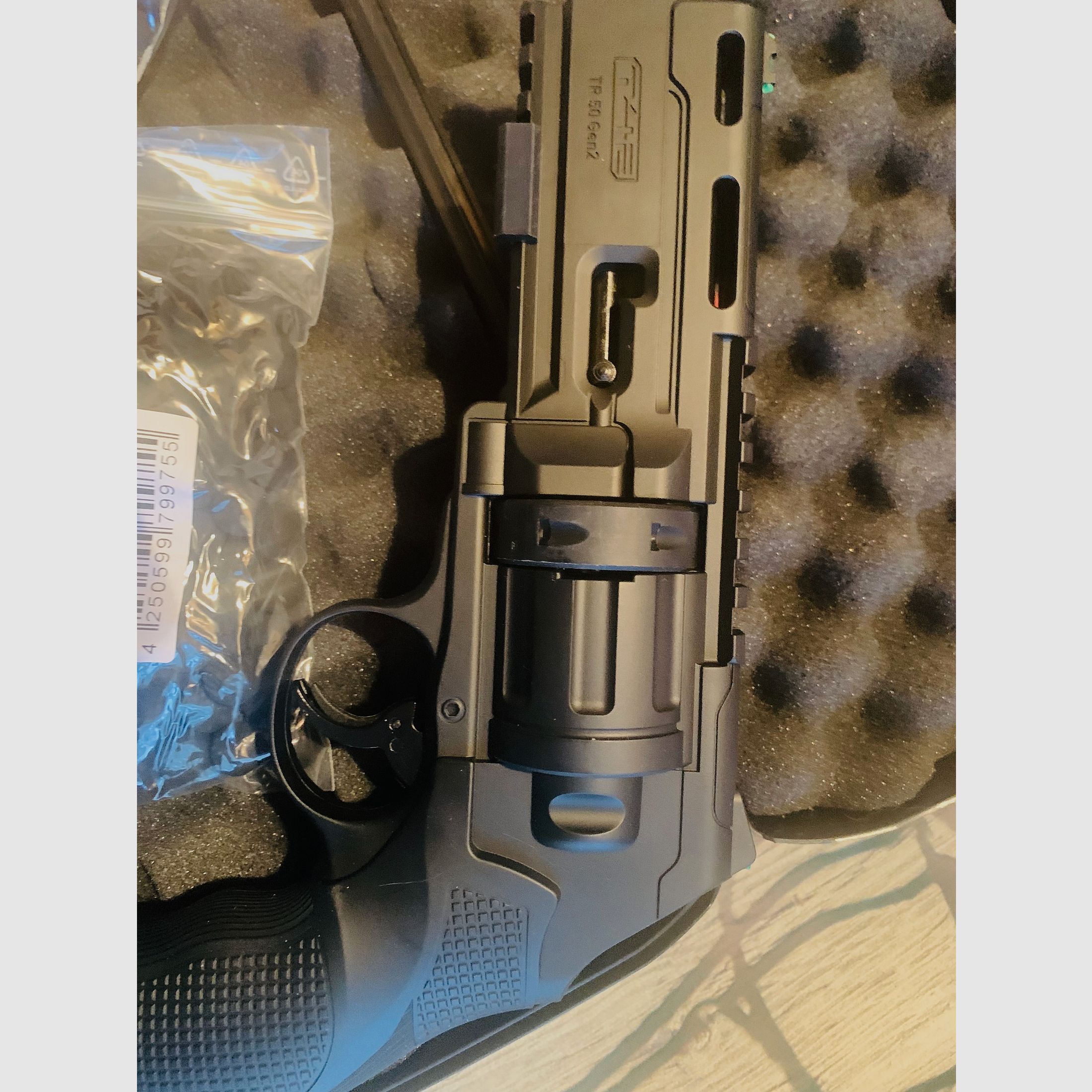 Taktischer Revolver TR 68 Gen.2 7,5 Joule, CO2 Kapseln-Technik/Arrows-Pfeile mit Halterung