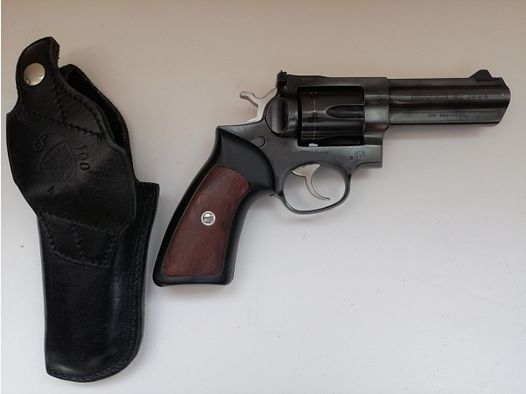 Schöner Ruger GP 100 – Lauf 4 Zoll – 357Magnum – Ruger Holster – TBE