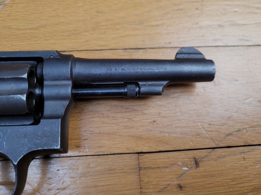 Seltener Revolver Smith & Wesson Victory – 4 Zoll und Kal. 38 SP (nicht 38-200! Nicht 38SW!) typischer US Navy – Die Waffe von Greg. „Papy“ Boyington und den Kopfjägern der VMF 214! – Reguläres BOYT US NAVY Holster von 1943 – Sehr schönes Set für eine historische und symbolträchtige Waffe! TBE+, Bild 10 von 34