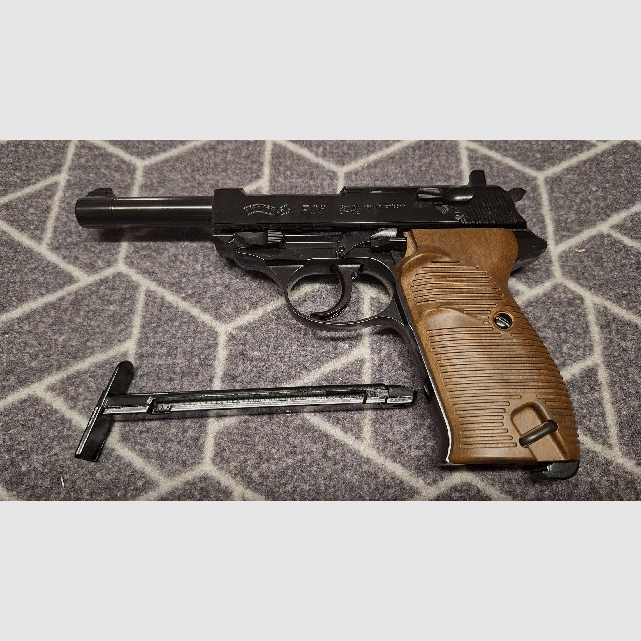 Walther P38 - 4,5 mm Stahl BB Blow Back Co2-Pistole NEU!