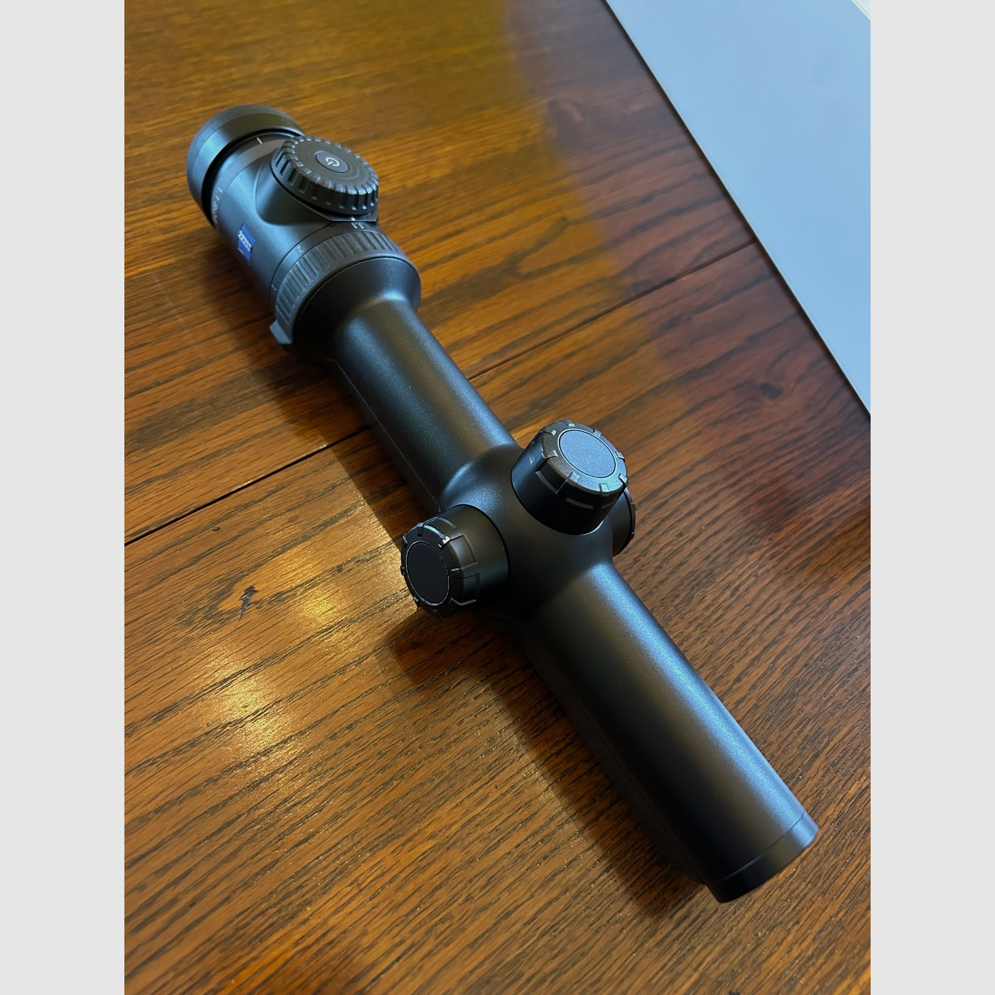 Zeiss V8 1.1 - 8 x 24 with rail, no Swarovski or Leica