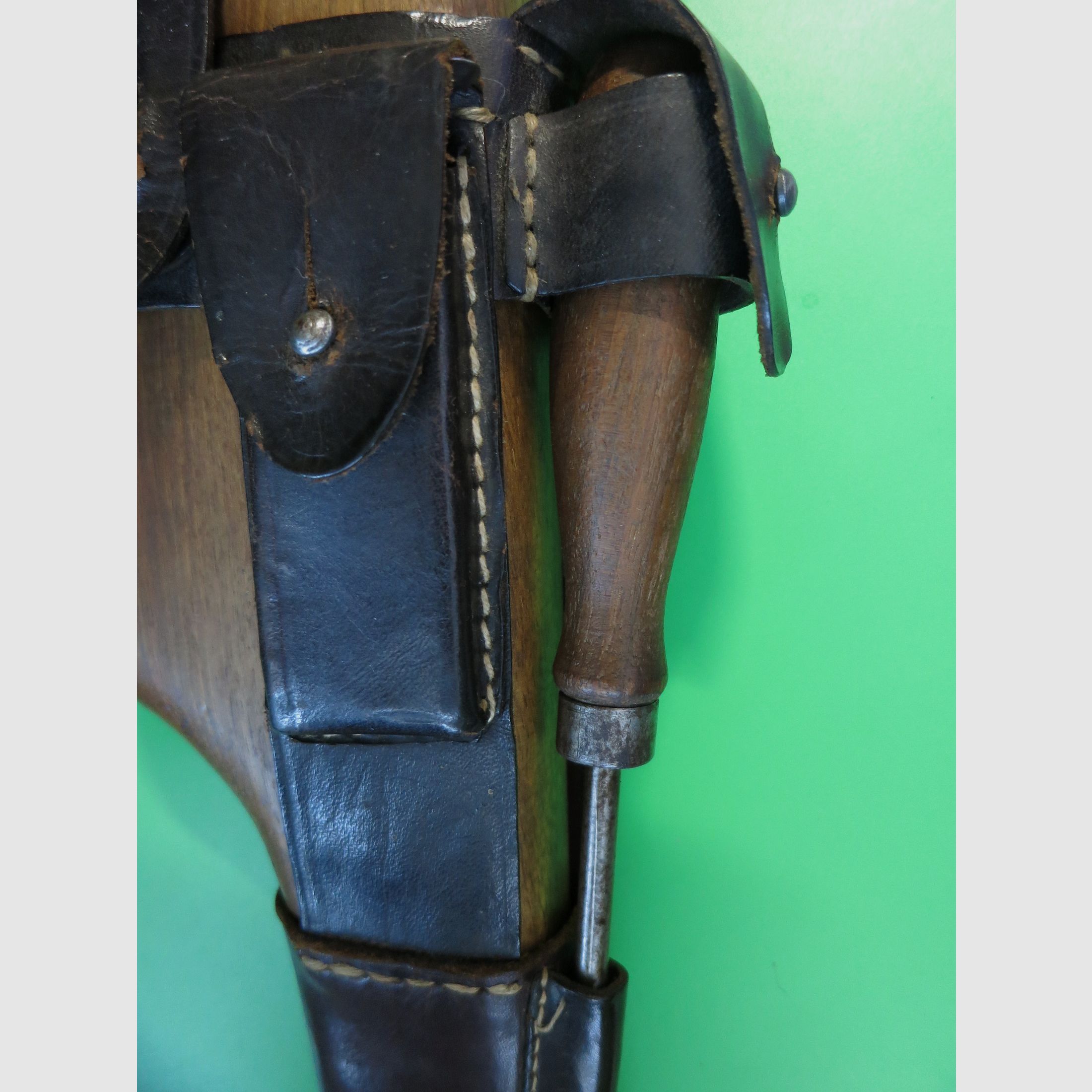 Mauser C96 -Czerwona 9-, Broomhandle, Mauser Oberndorf, kal. 9 mm, numer zgodny, oryginalny łoże + narzędzie #100