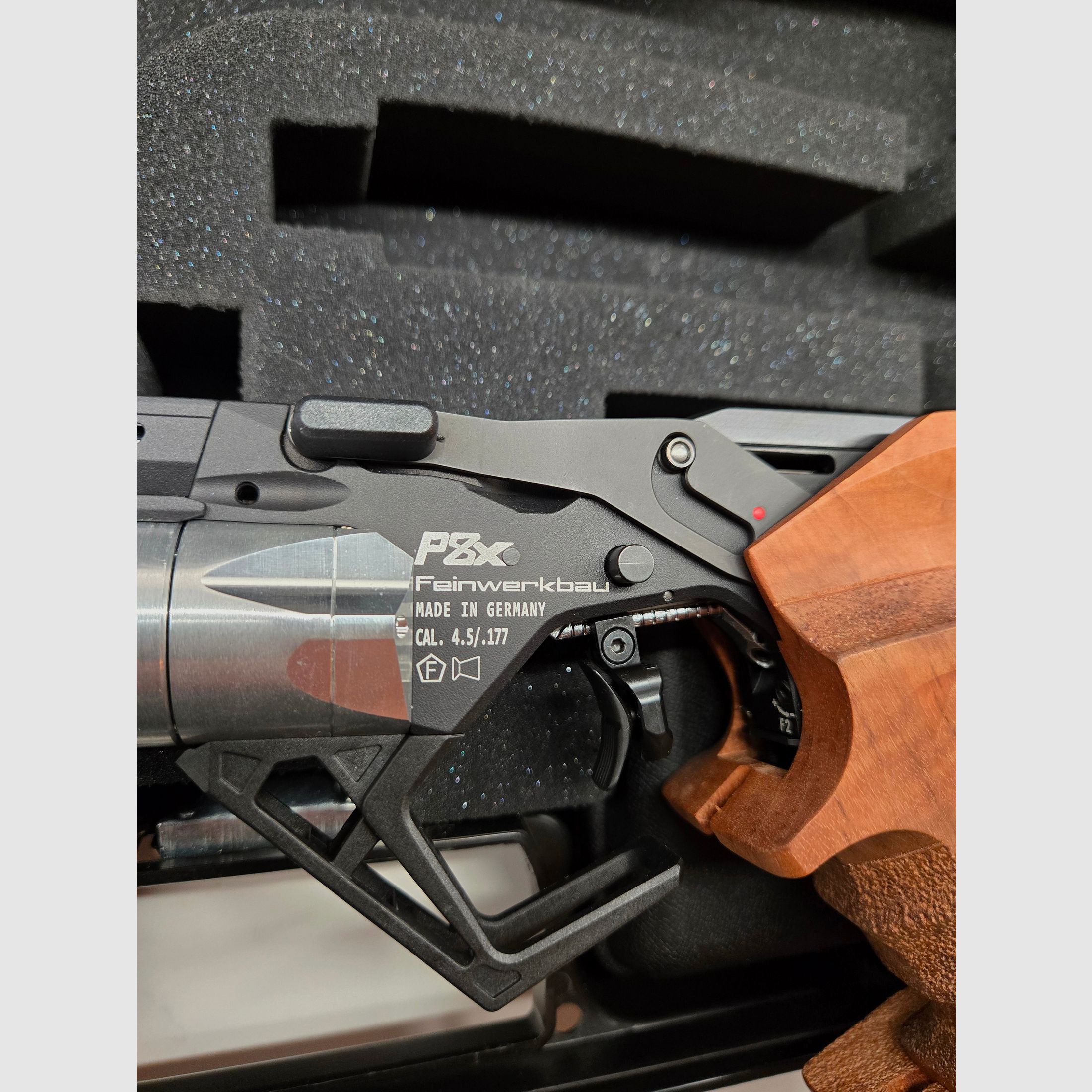Match air pistol Feinwerkbau P8X (grip M) as good as new with accessories