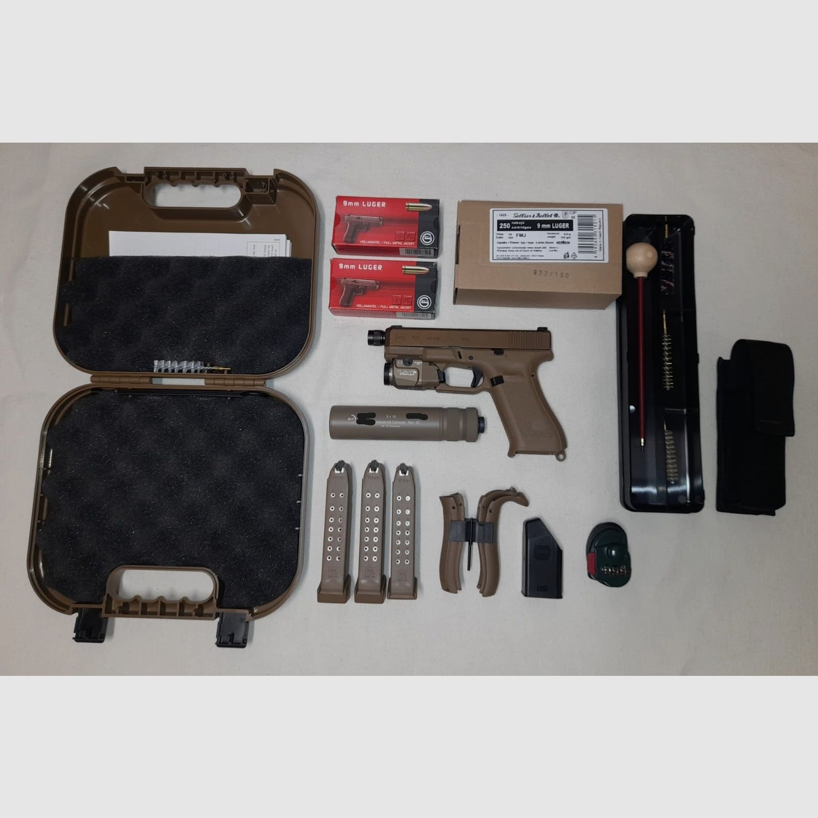 Glock 19X FDE/Coyote – unfired – complete package with B&T suppressor