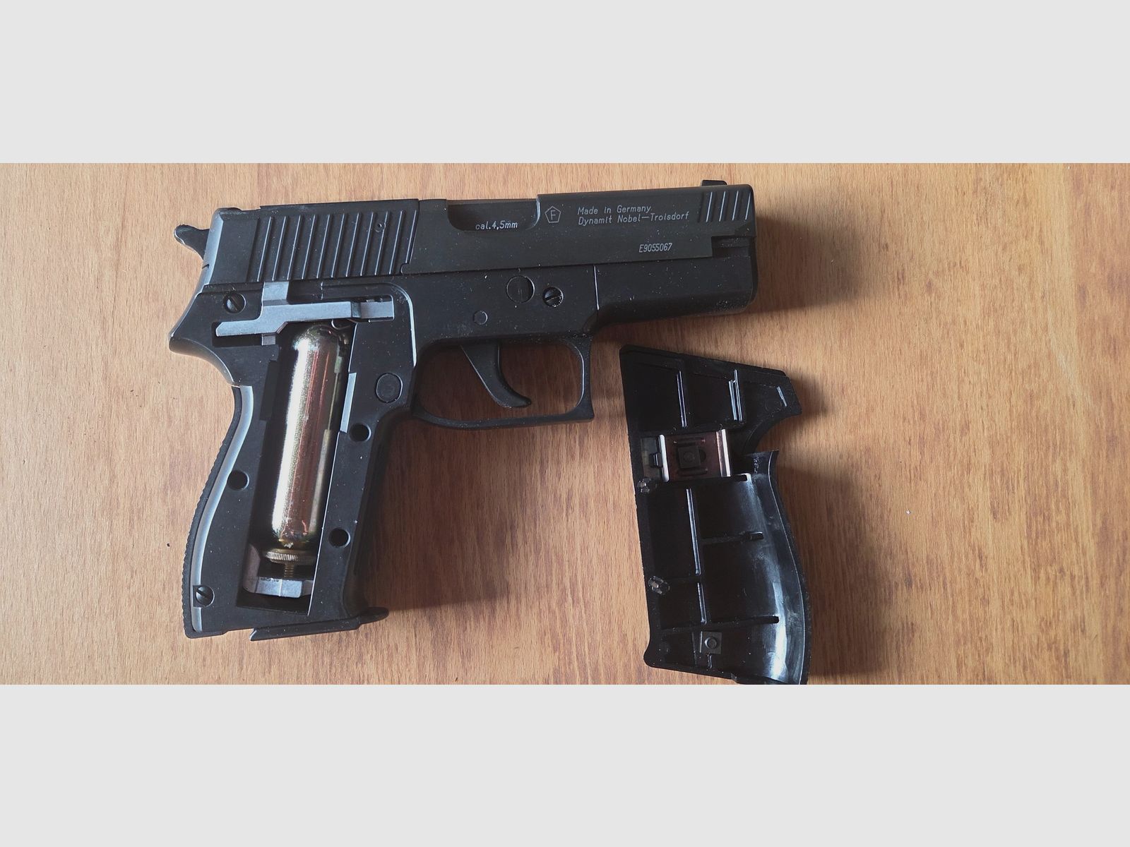 RWS Mod. C225 CO2 air pressure pistol, image 4 of 13