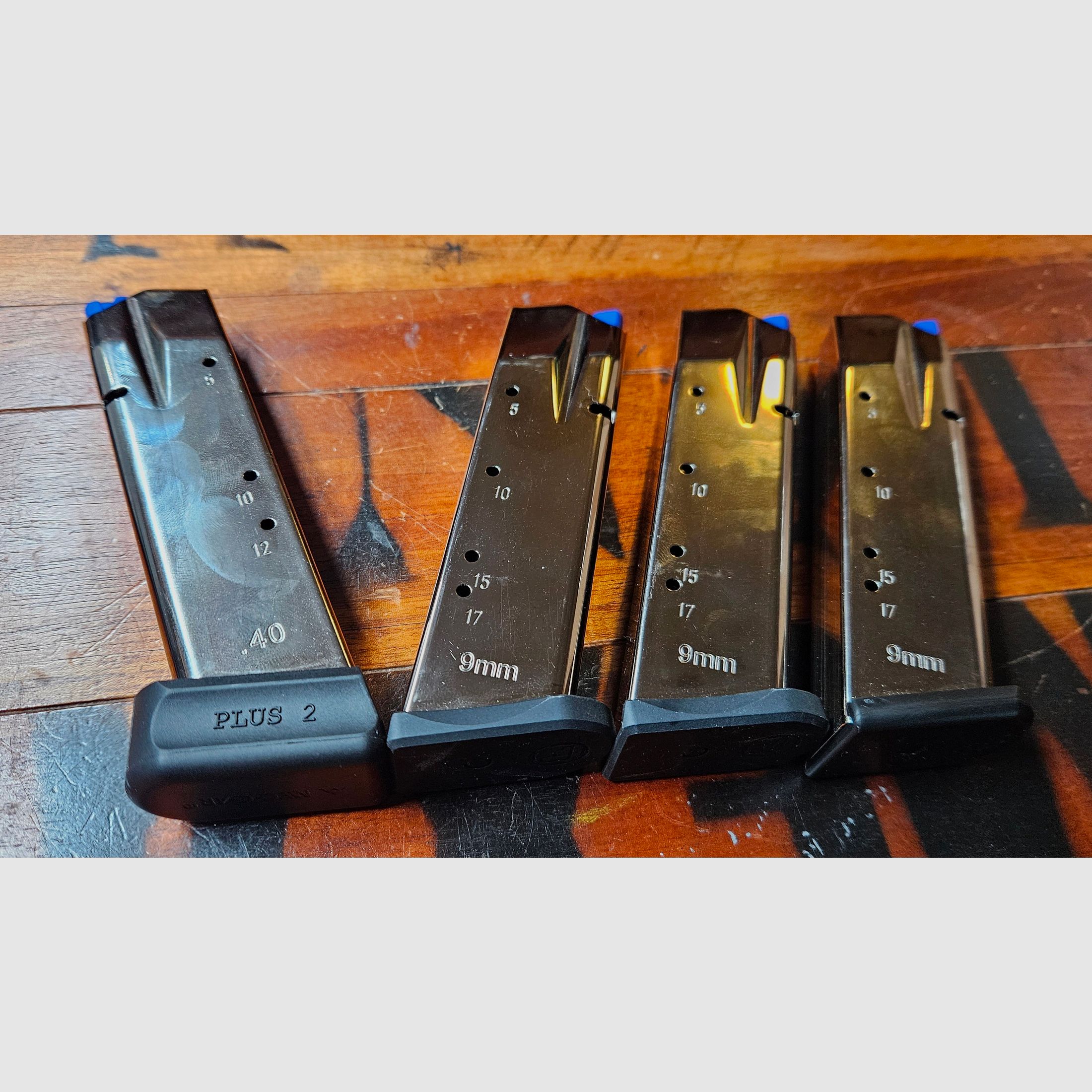 4 pistol magazines 9mm Luger